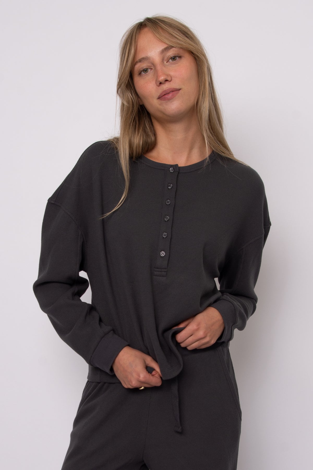 HENRY COZY WAFFLE LS HENLEY TOP - COAL