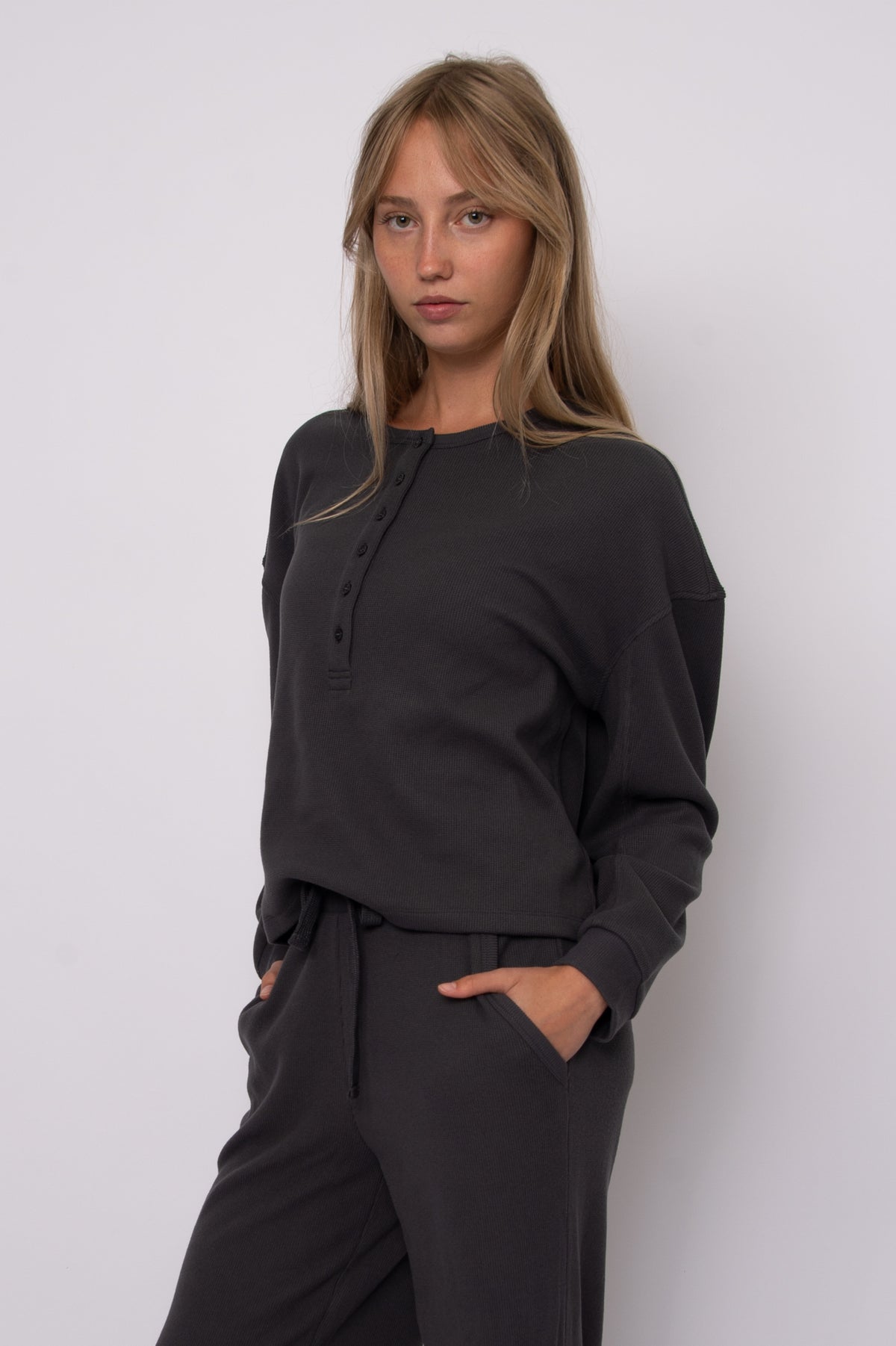 HENRY COZY WAFFLE LS HENLEY TOP - COAL