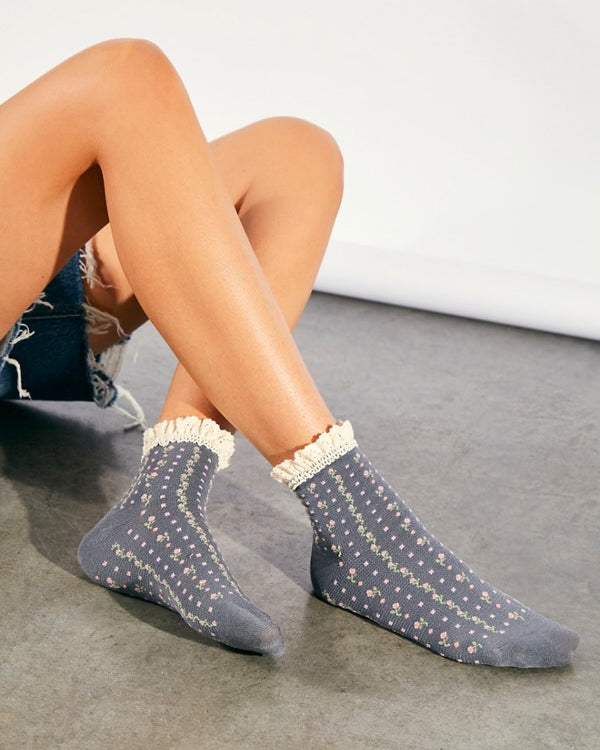 FREE PEOPLE ROSEBUD WAFFLE SOCKS - CHARCOAL