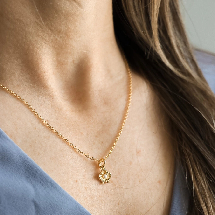 OREVO FLOWER + PEARL NECKLACE - GOLD