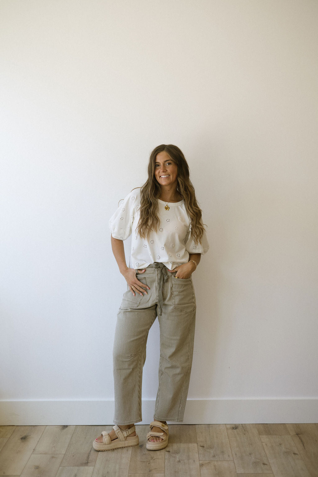 STRIPED PRINTED BARREL JEANS - OLIVE