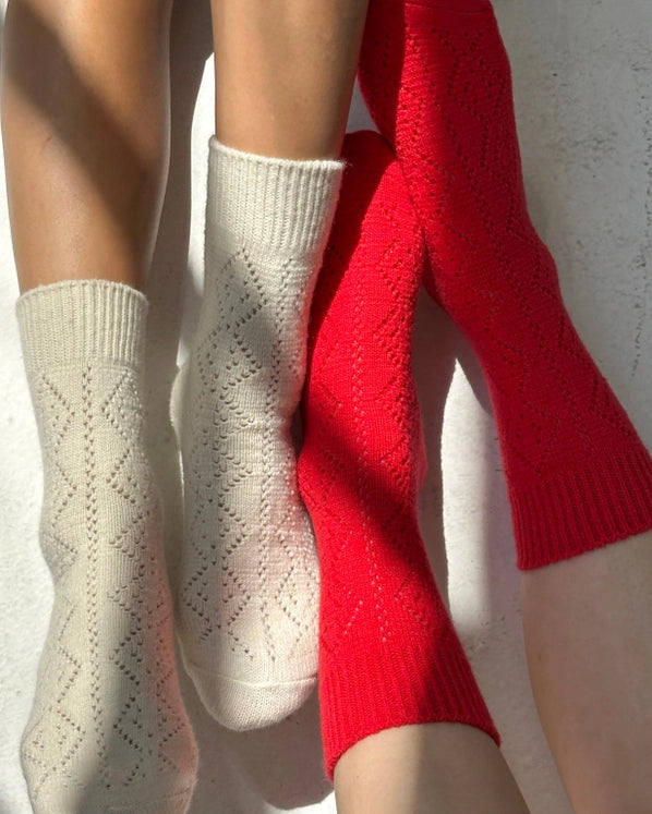 LE BON SHOPPE CASHMERE POINTELLE SOCKS - RED