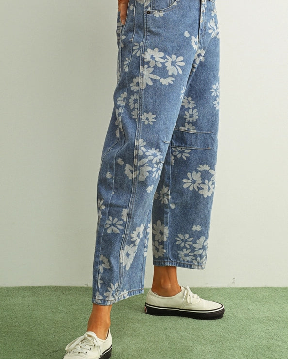 DAISY FLORAL PRINTED BARREL JEANS - MEDIUM WASH