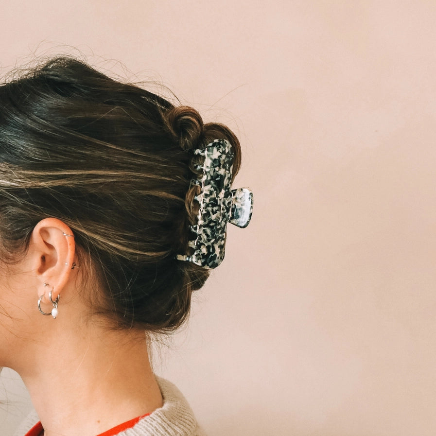 DALILA CLAW CLIP - BLACK + BEIGE