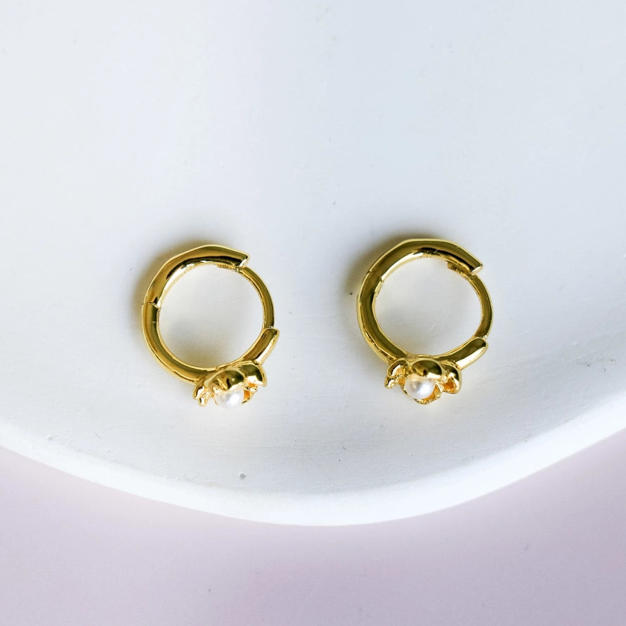 LIORA FLOWER + PEARL EARRINGS - GOLD