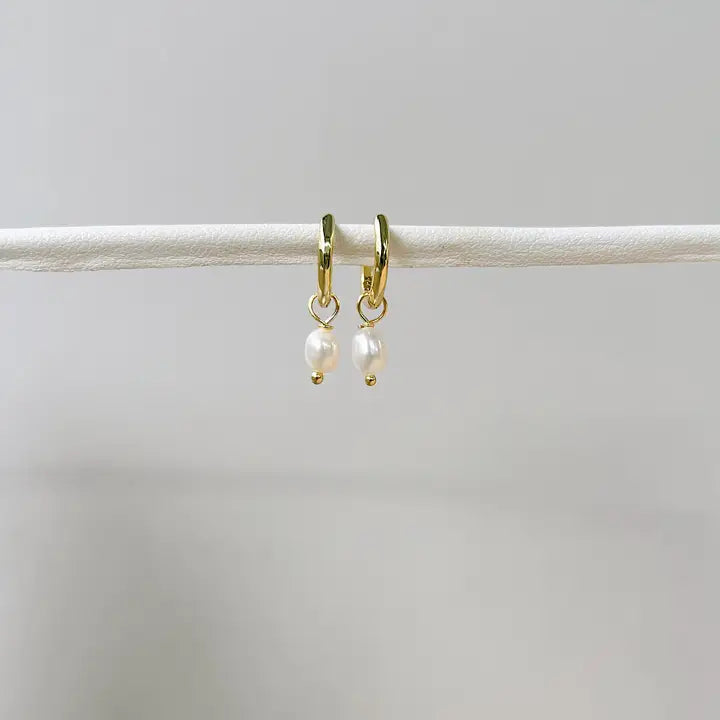 DOLKO FRESHWATER HOOP EARRINGS - GOLD