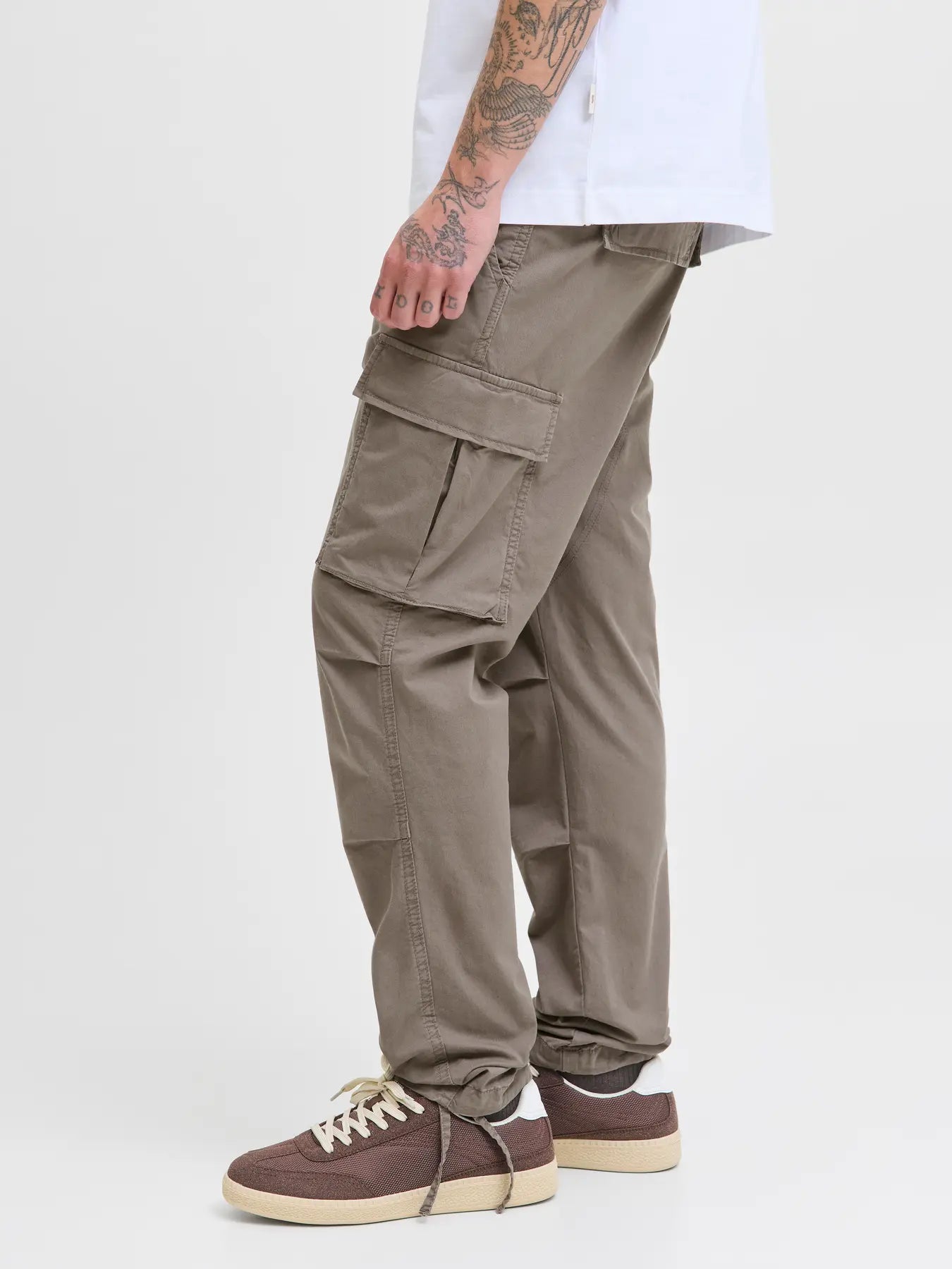 JJ STACE TUCKER CARGO PANTS - WALNUT
