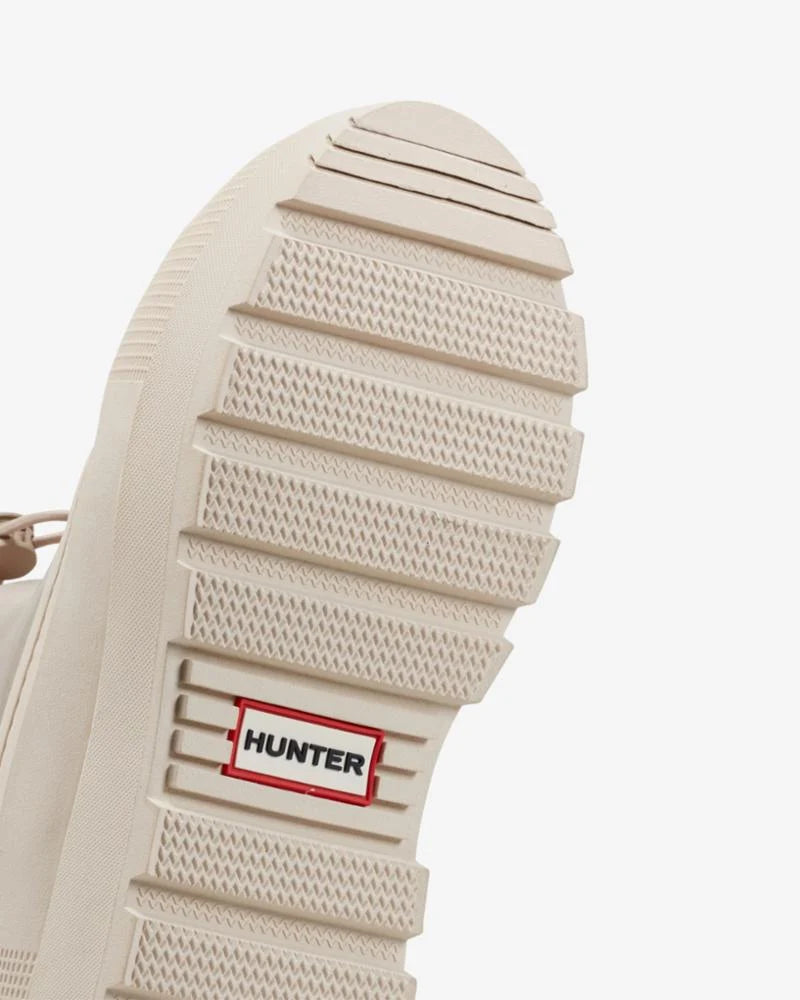 HUNTER AMBLE BOOTIE - TAUPE. WHITE. LAKKE NYLON.