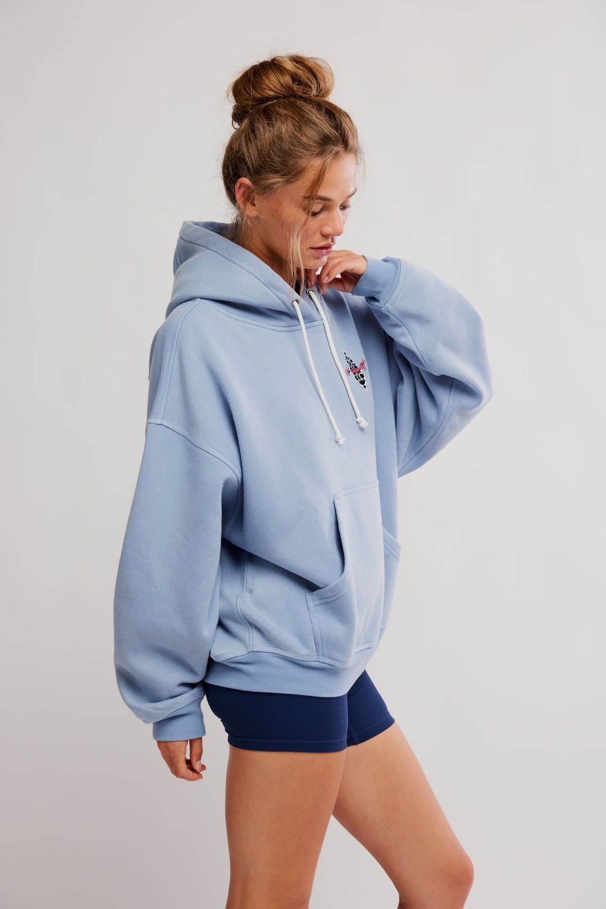 FREE PEOPLE FINAL CALL FRONT LOGO HOODIE - DARK SLATE COMBO