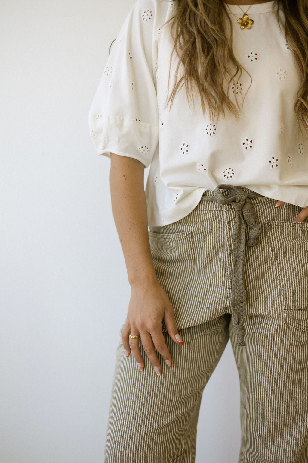 STRIPED PRINTED BARREL JEANS - OLIVE