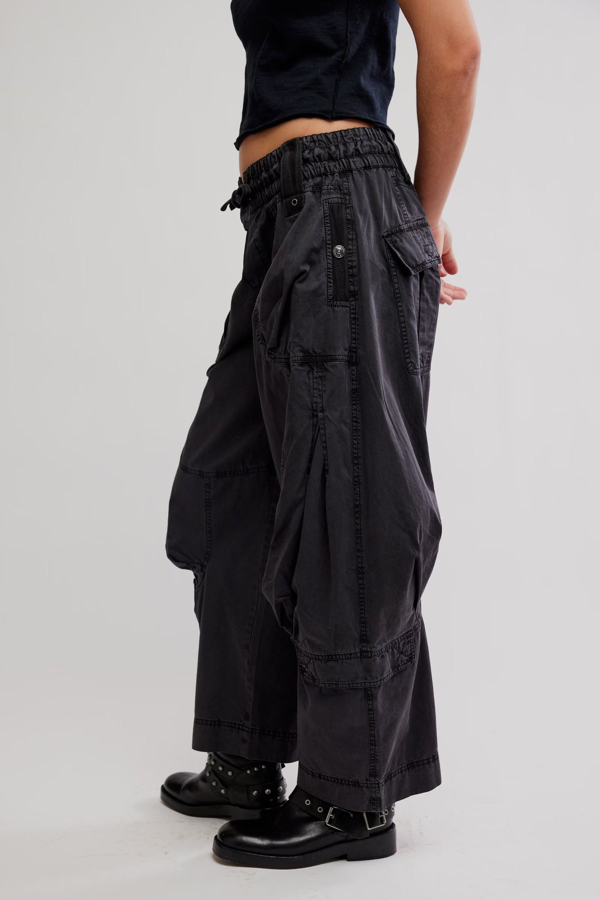 *PRE ORDER* FREE PEOPLE ONSET PARACHUTE PANT - BLACK SAND
