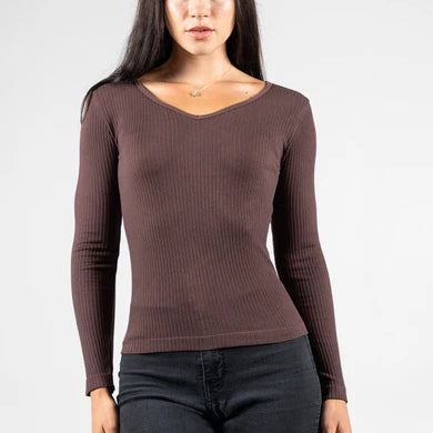 SEAMLESS RIBBED V NECK TOP - BROWN