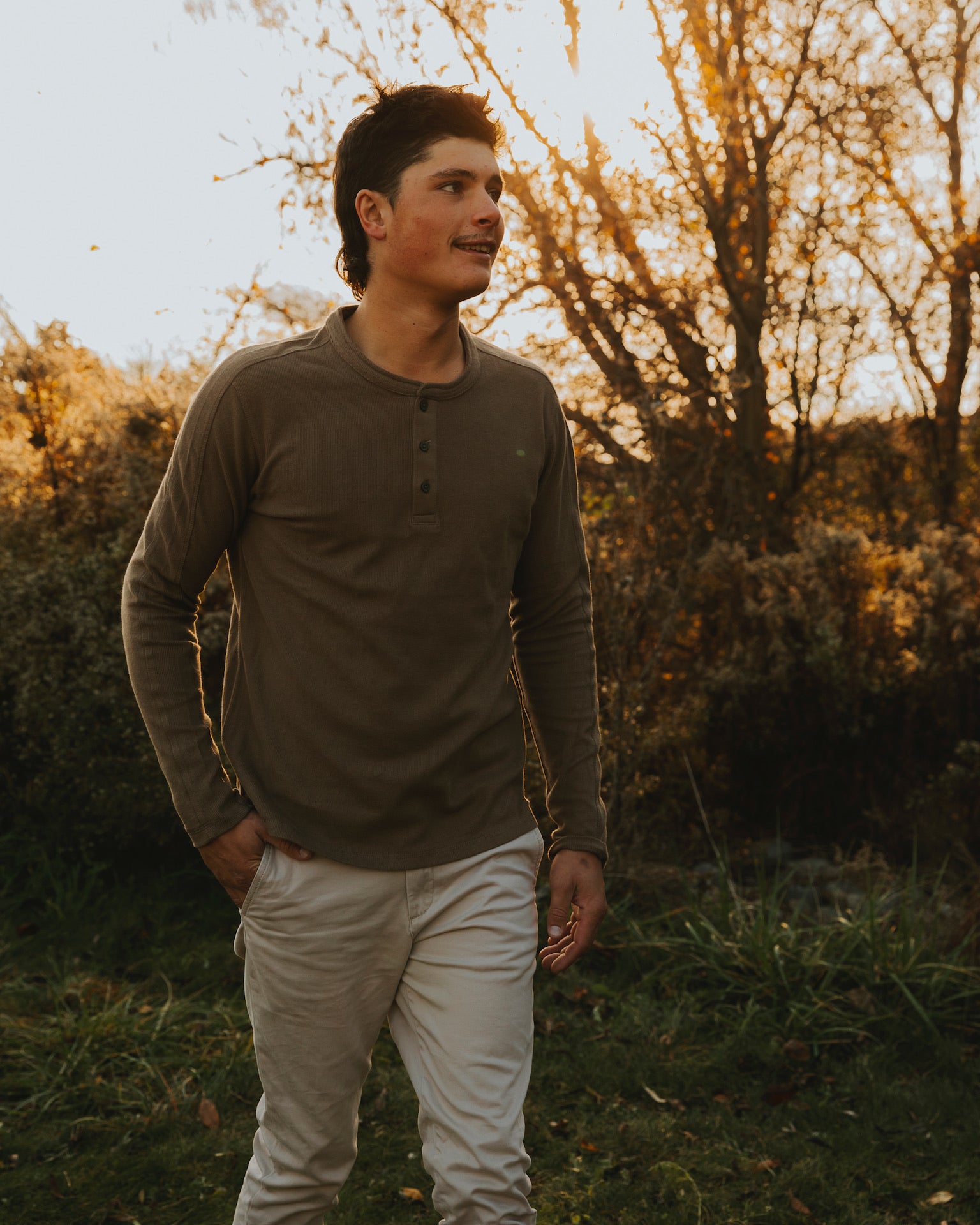 BLUTYRELL LS HENLEY TEE - WALNUT