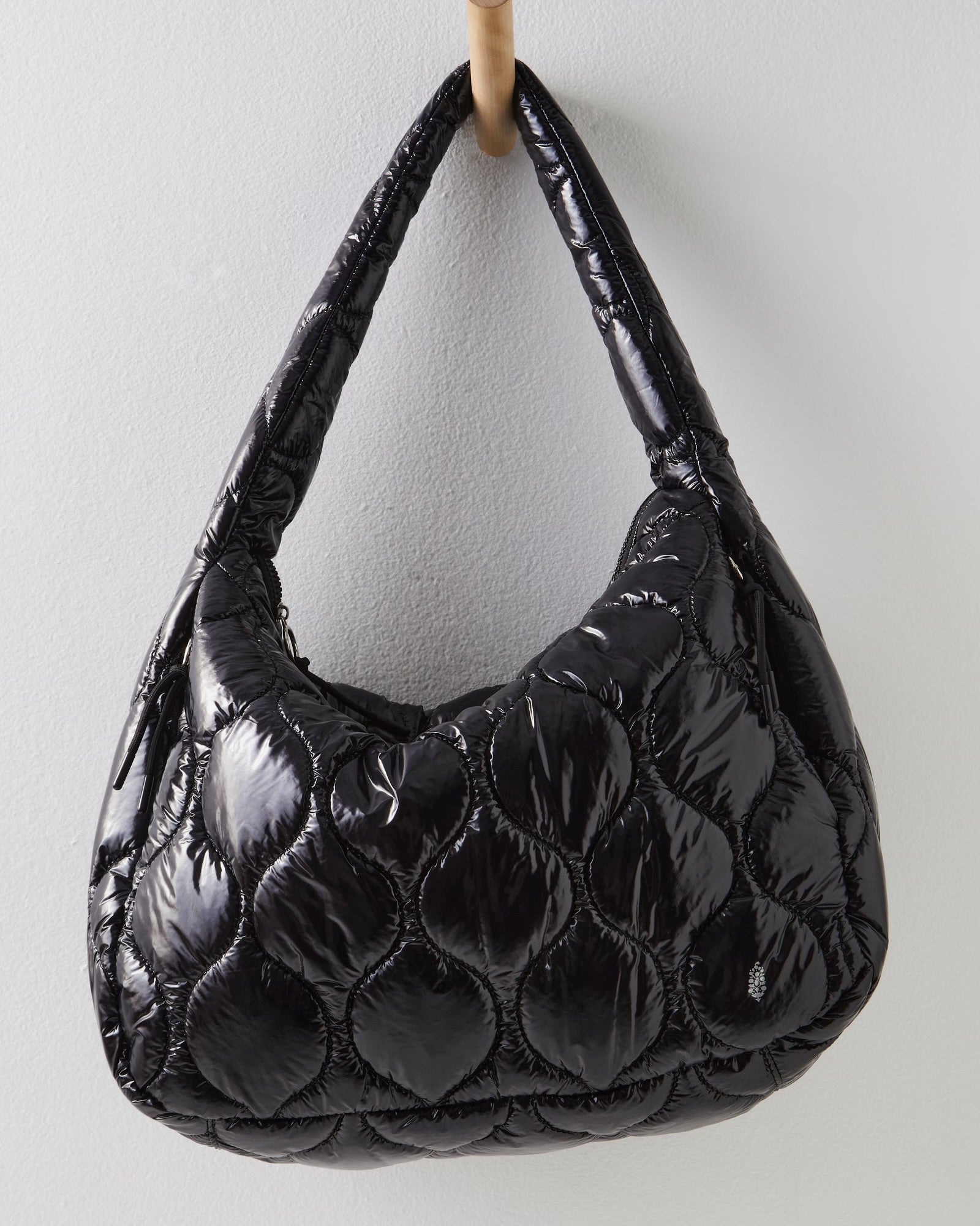 FREE PEOPLE SURPLUS SHINE CARRYALL - BLACK PATENT