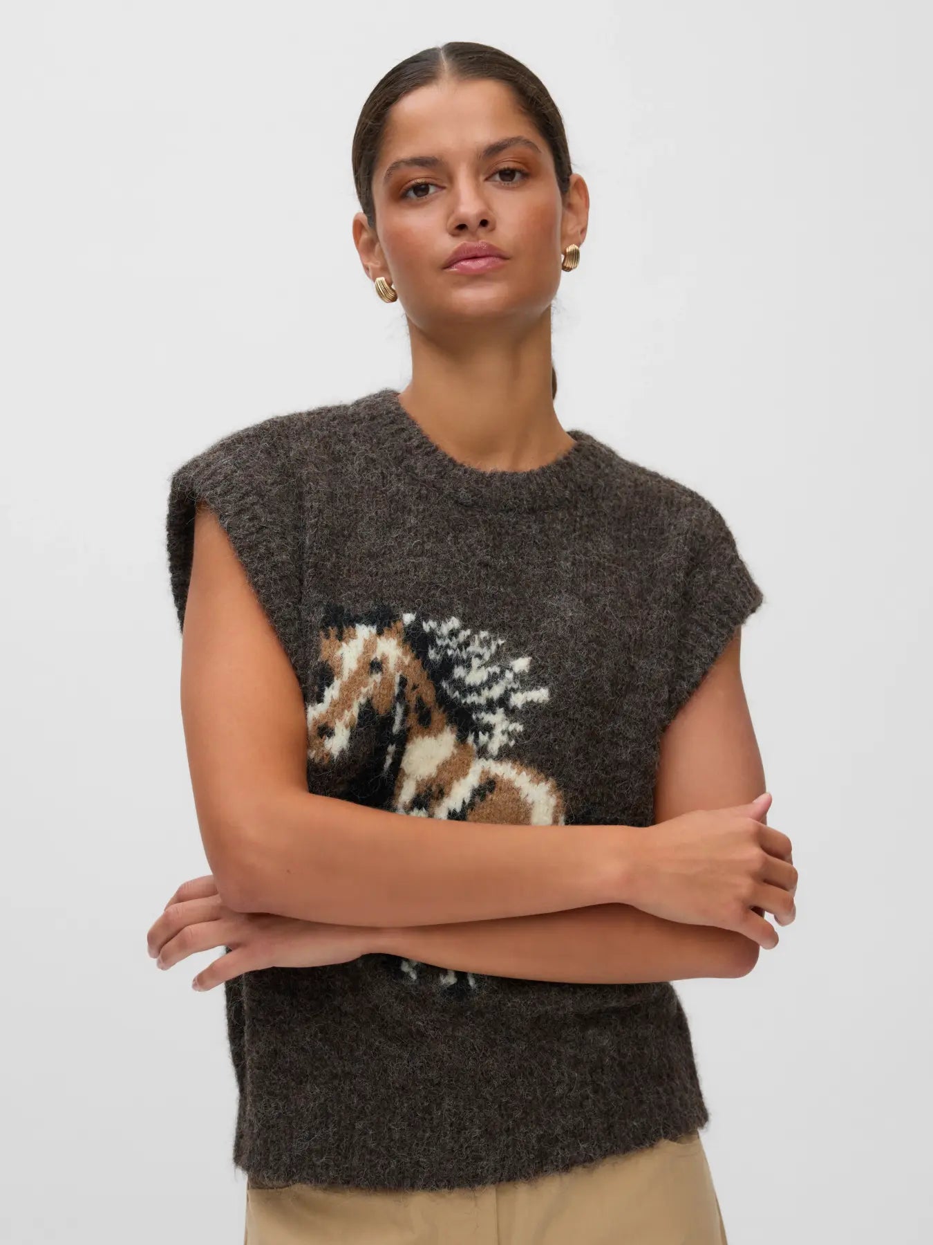 VM ARIANNA O NECK VEST - CHOCOLATE TORTE