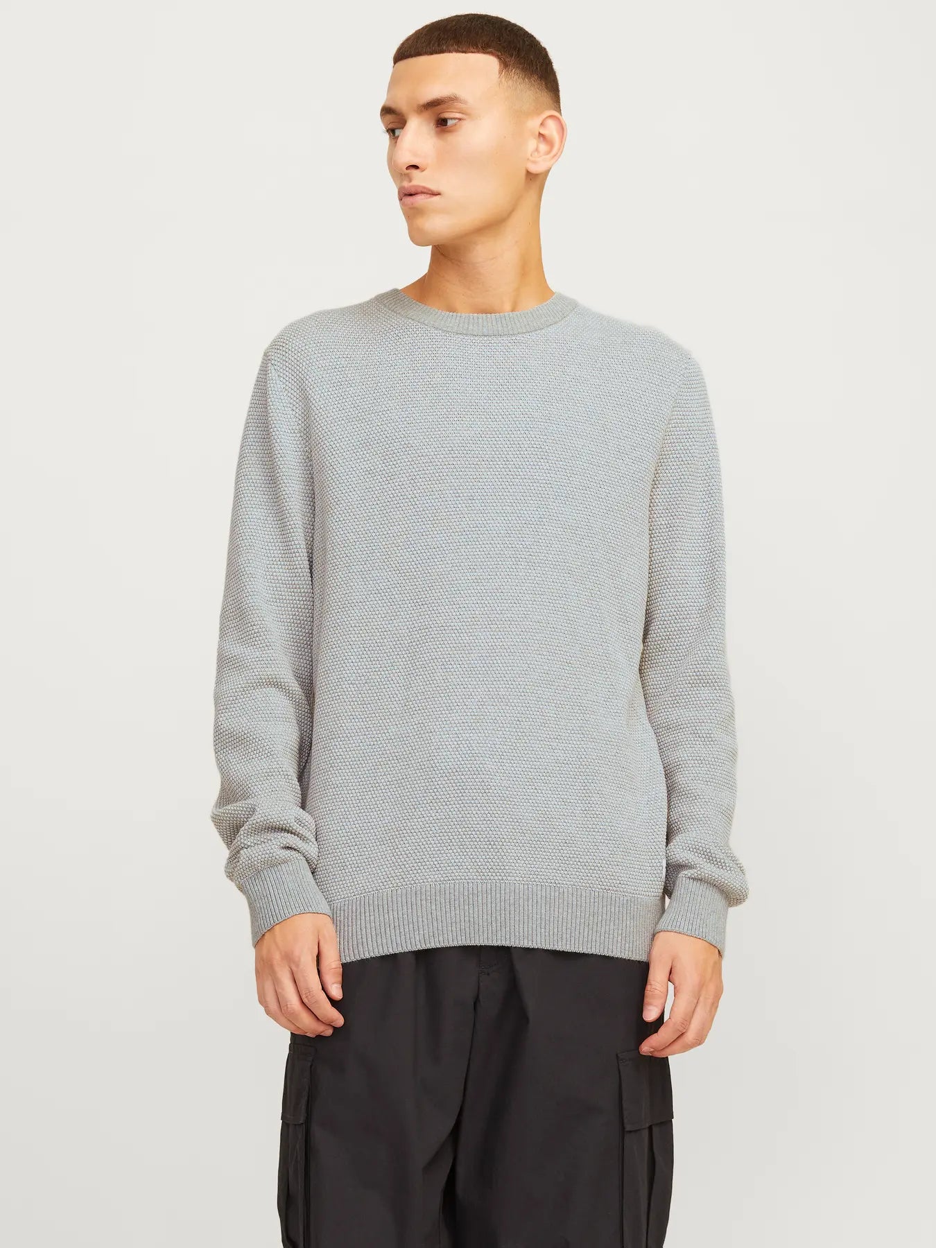JJ GLOBE KNIT CREW NECK SWEATER - LIGHT GREY MELANGE