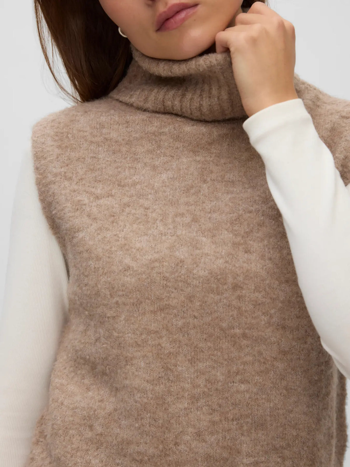 VM EVERLEE ROLLNECK VEST - SILVER MINK