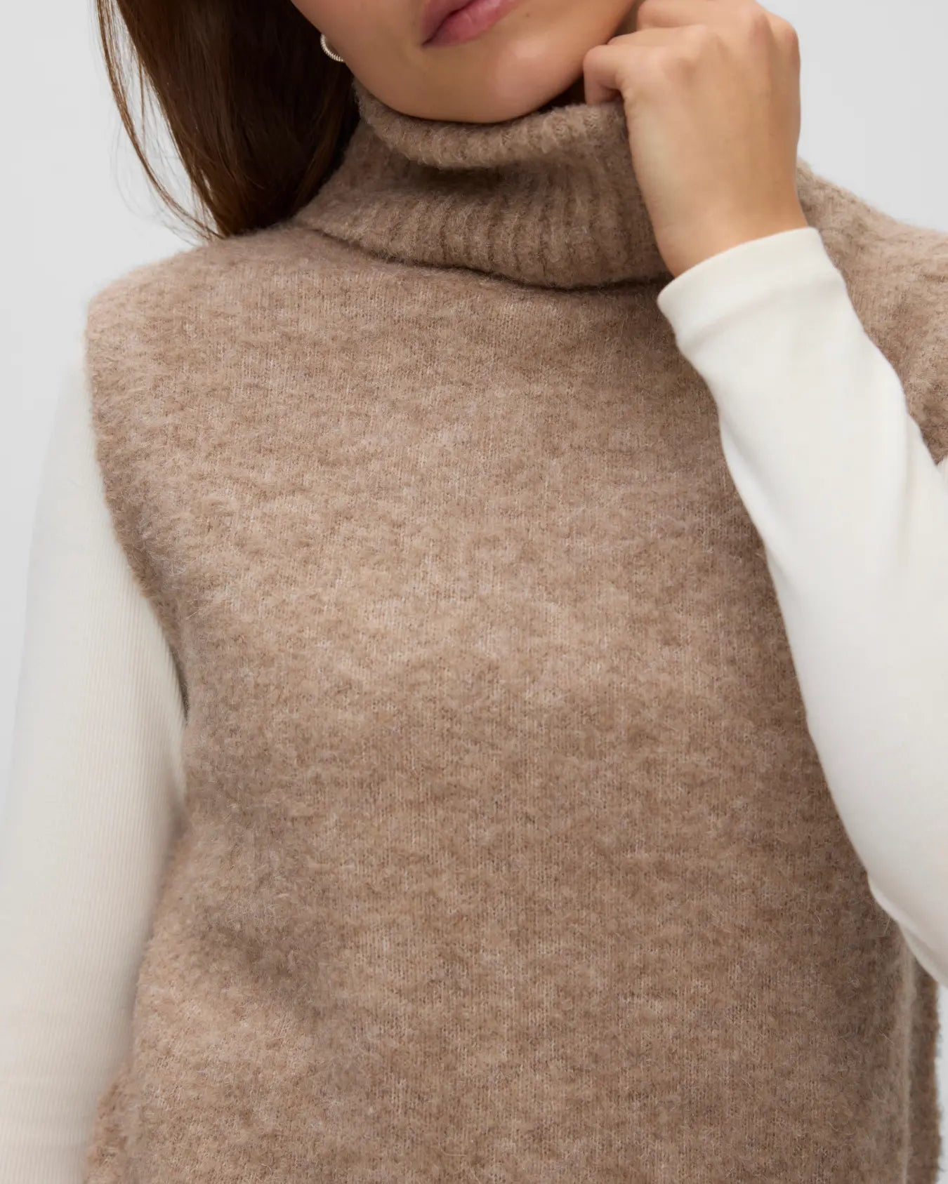 VM EVERLEE ROLLNECK VEST - SILVER MINK