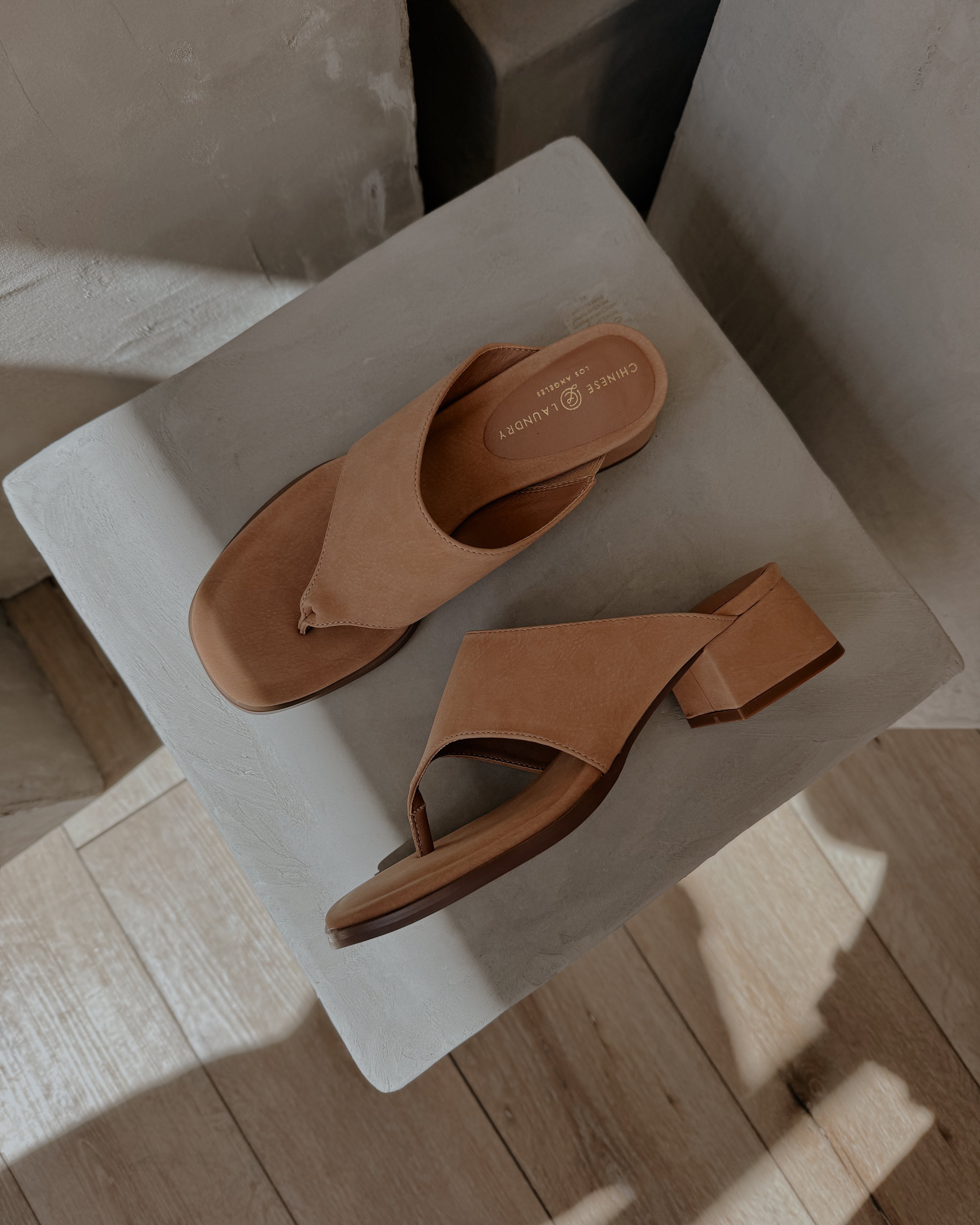 CHINESE LAUNDRY GIANNA TOE SANDAL - NATURAL NUBUCK