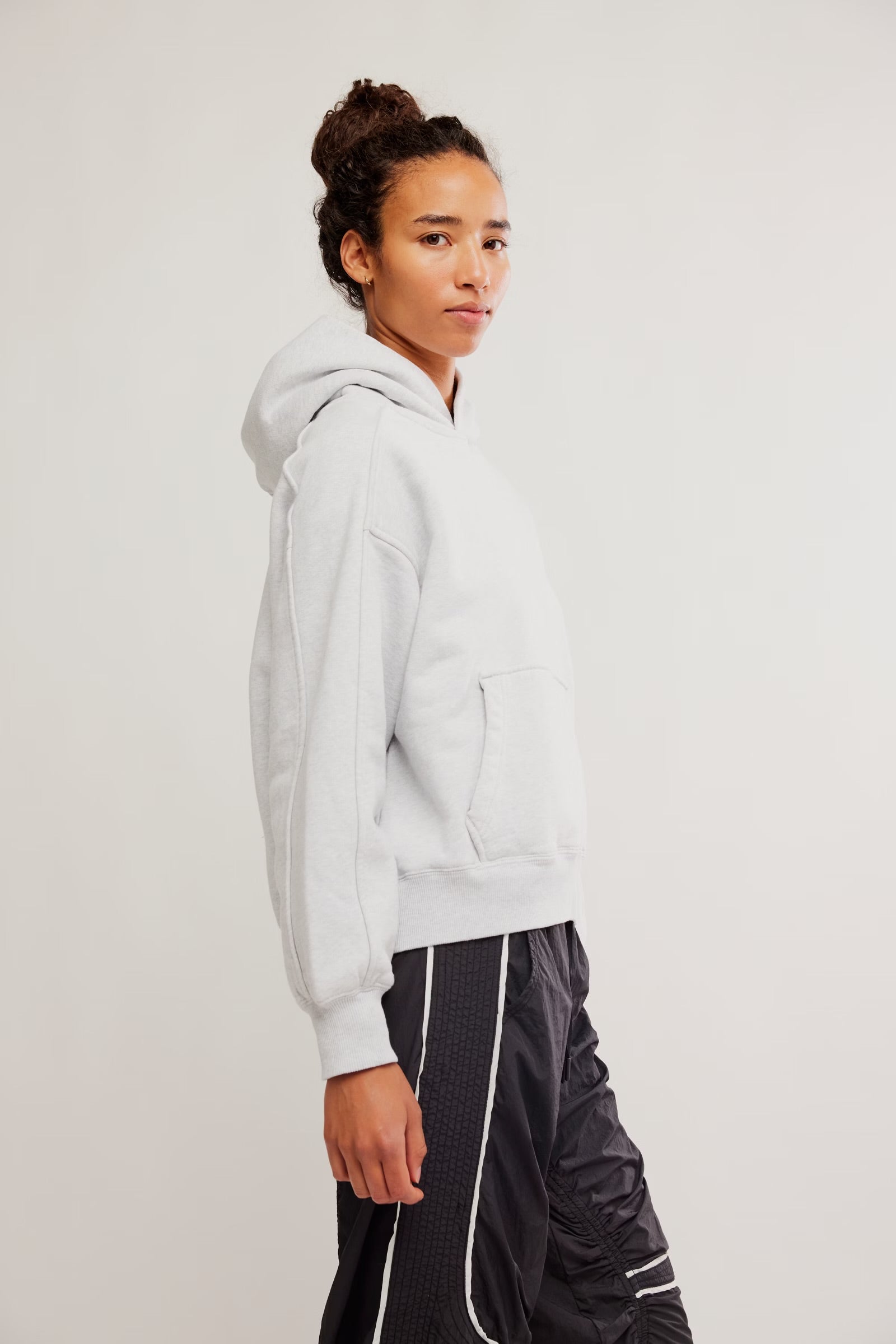 FREE PEOPLE A CUT ABOVE HOODIE - WHITE HEATHER GREY
