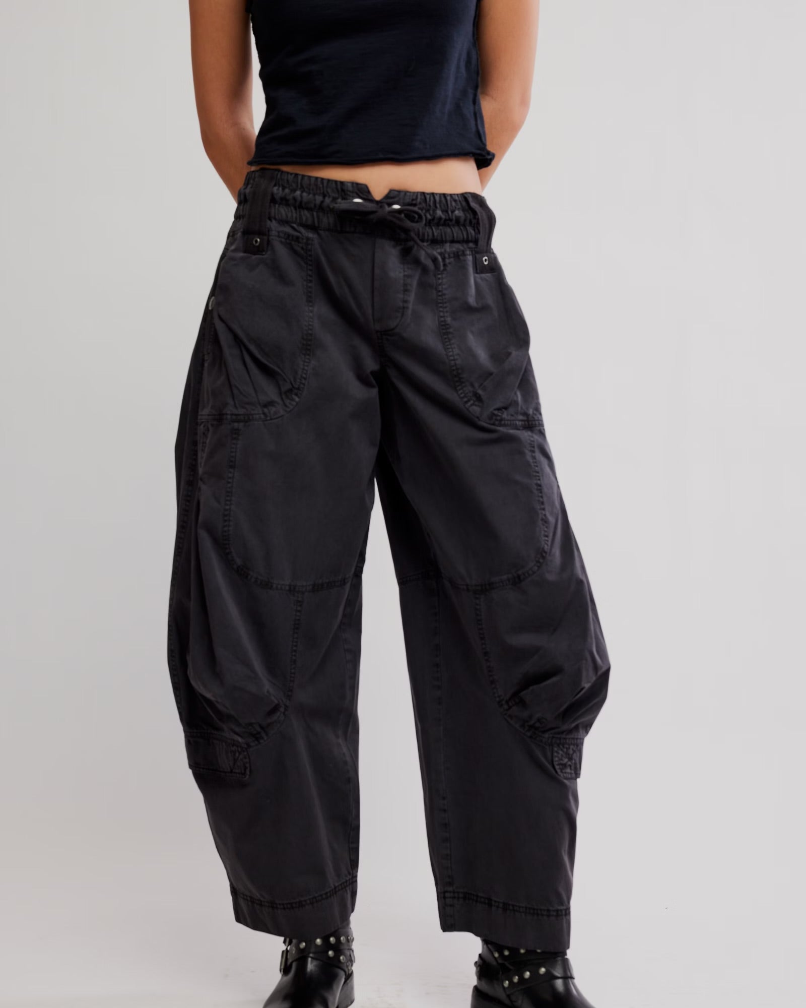 FREE PEOPLE ONSET PARACHUTE PANT - BLACK SAND
