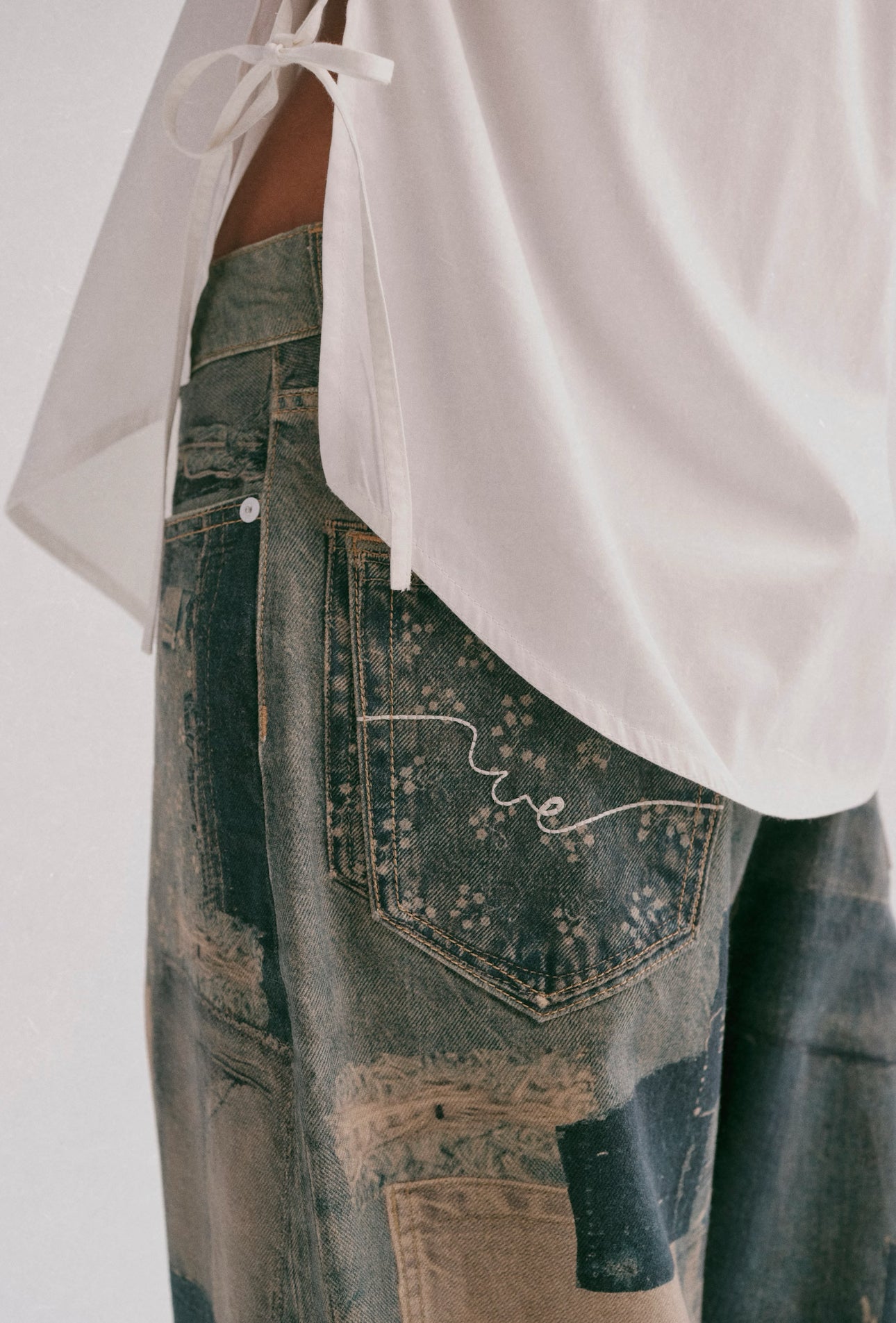 FREE PEOPLE ILLUSIONS RELAXED FIT JEANS - INDIGO COMBO