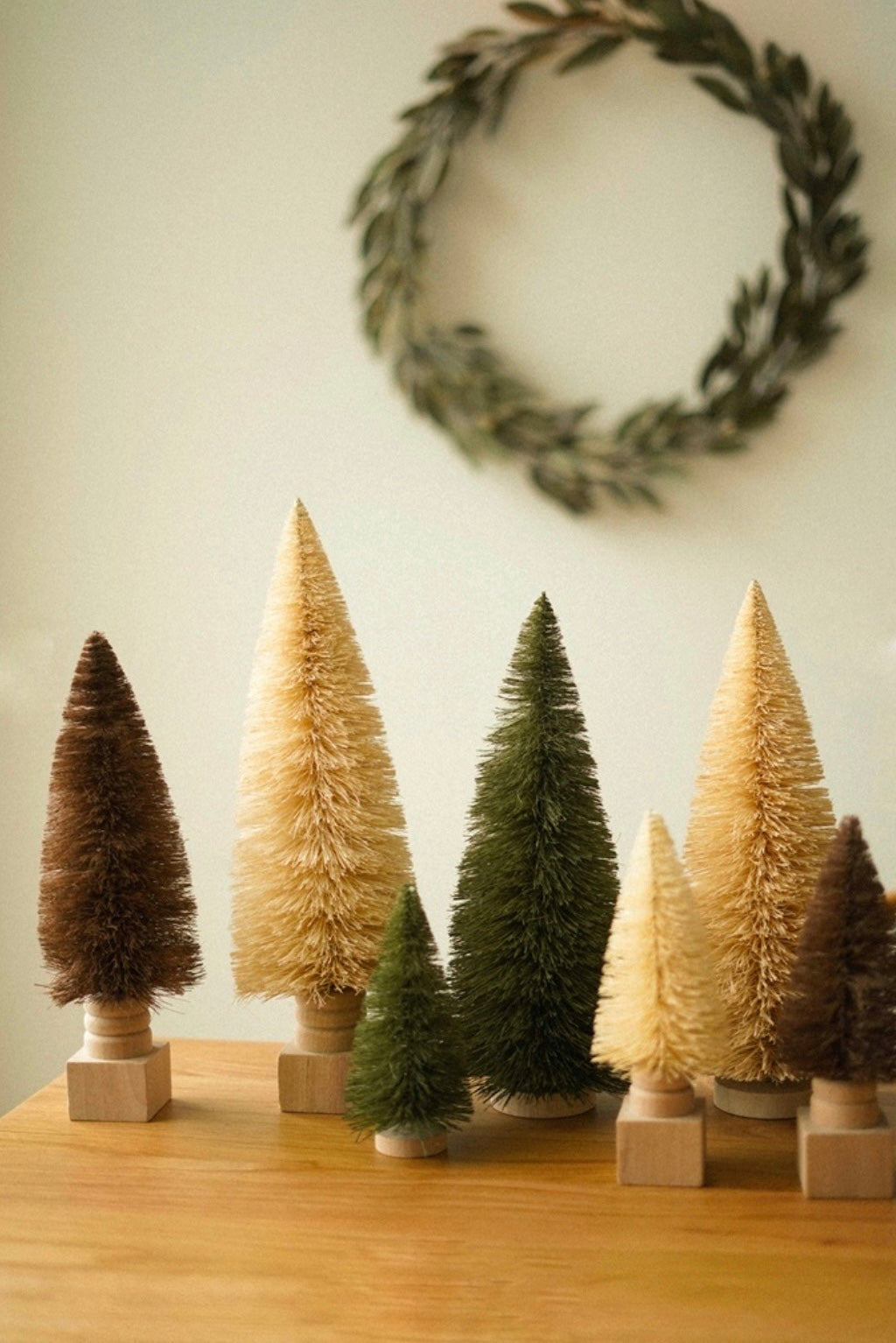 SISAL BOTTLE BRUSH TREE ON BASE - BROWN