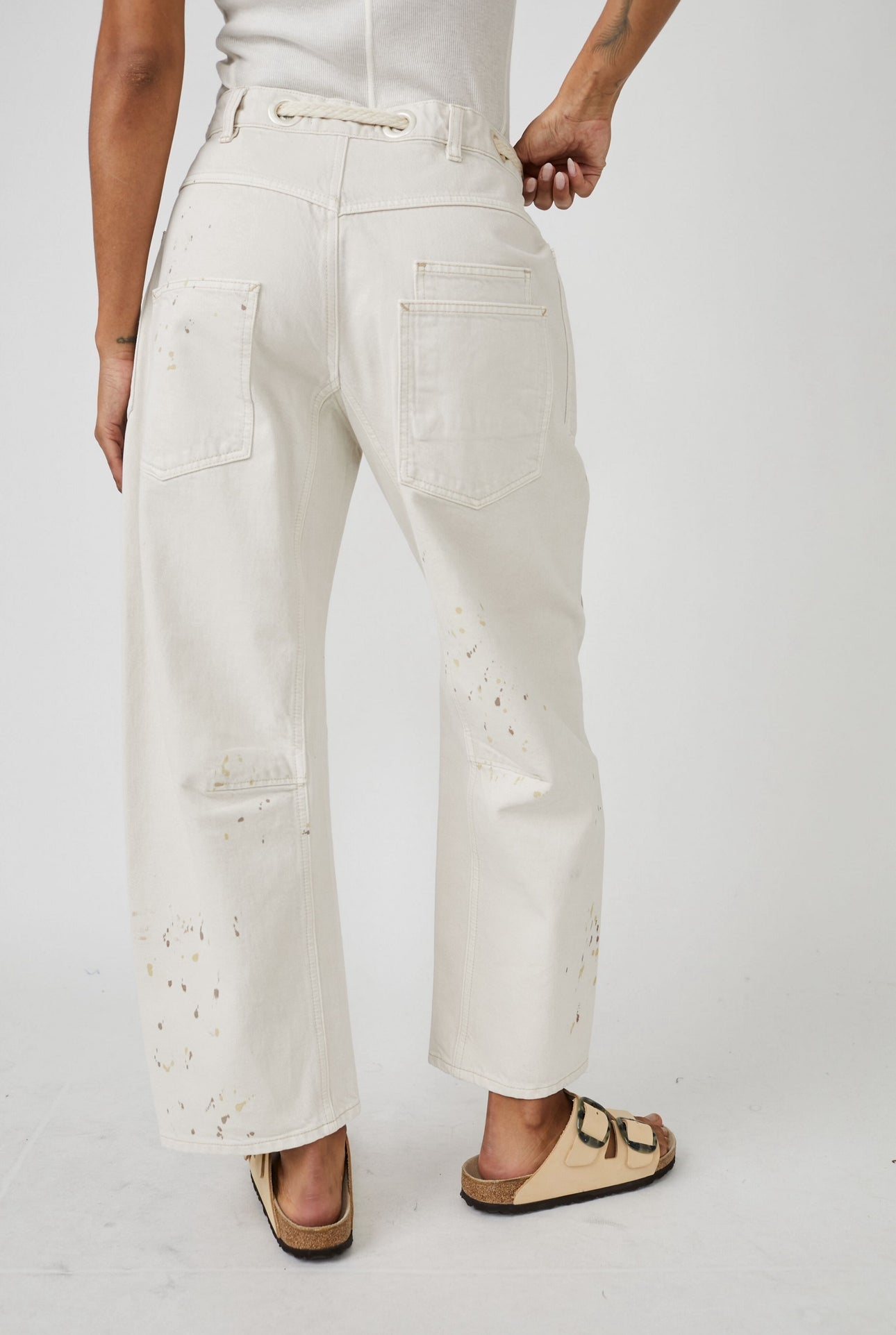 FREE PEOPLE MOXIE PULL ON BARREL JEANS - WHITE