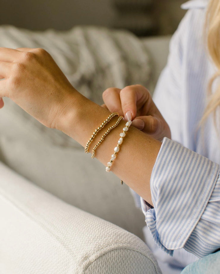 MADE BY MIRA PEARLY STACKING BRACELET - CREAM