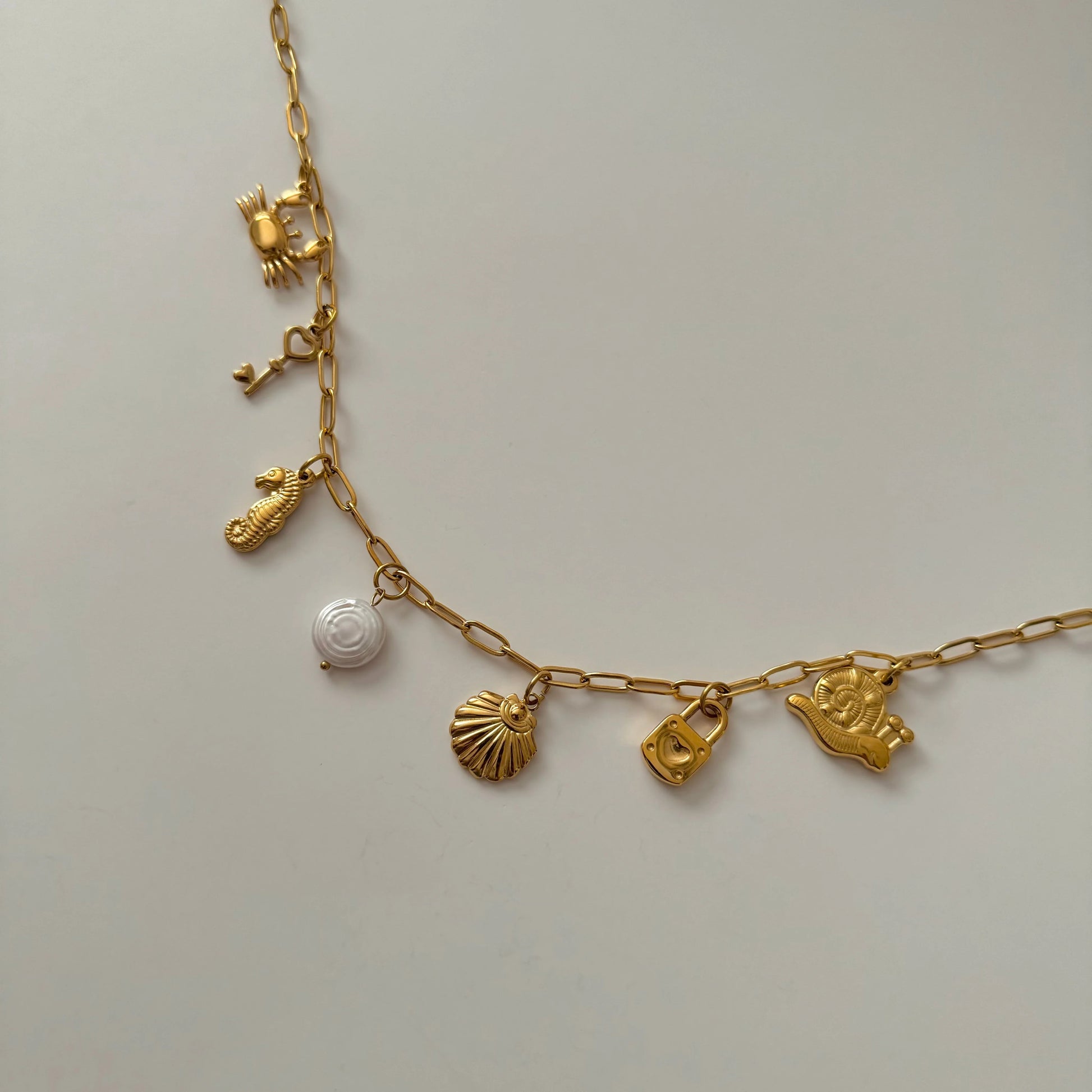 BEACHSIDE CHARM NECKLACE - GOLD