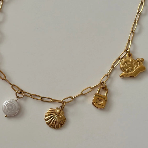 BEACHSIDE CHARM NECKLACE - GOLD