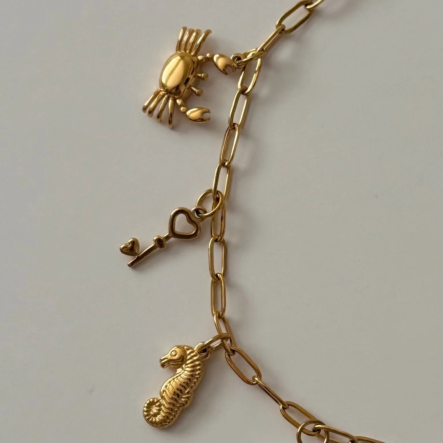 BEACHSIDE CHARM NECKLACE - GOLD