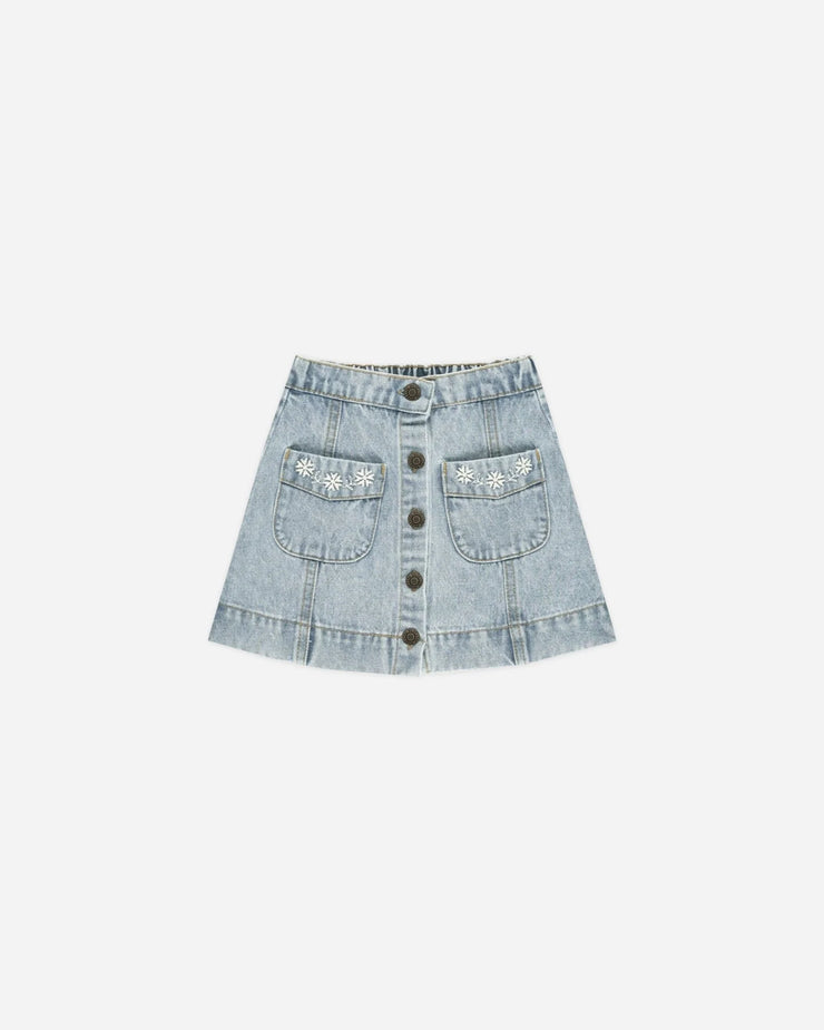 RYLEE + CRU DENVER MINI SKIRT - LIGHT WASHED DENIM