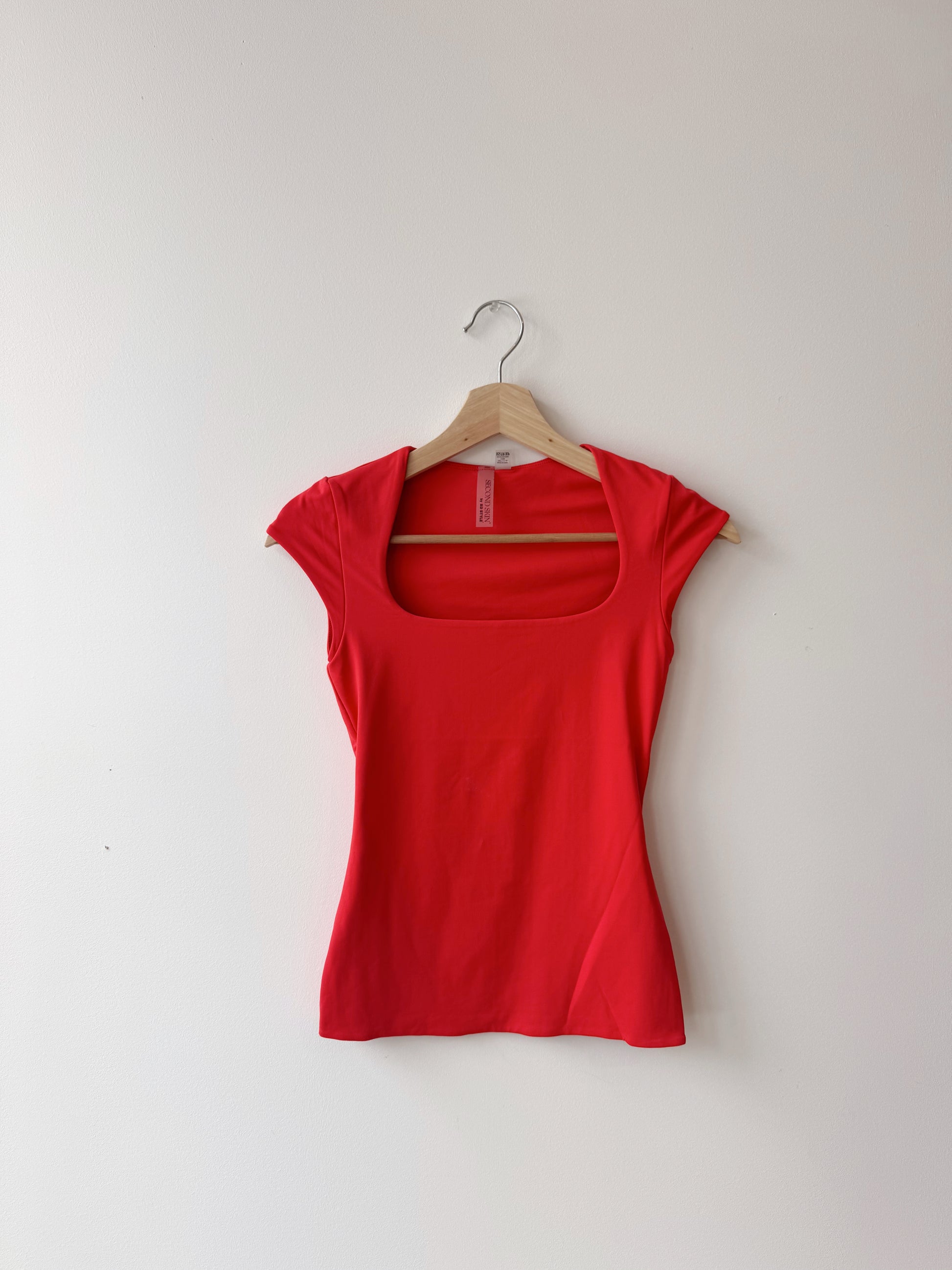 TIARA CAP SLEEVE TOP - CHERRY