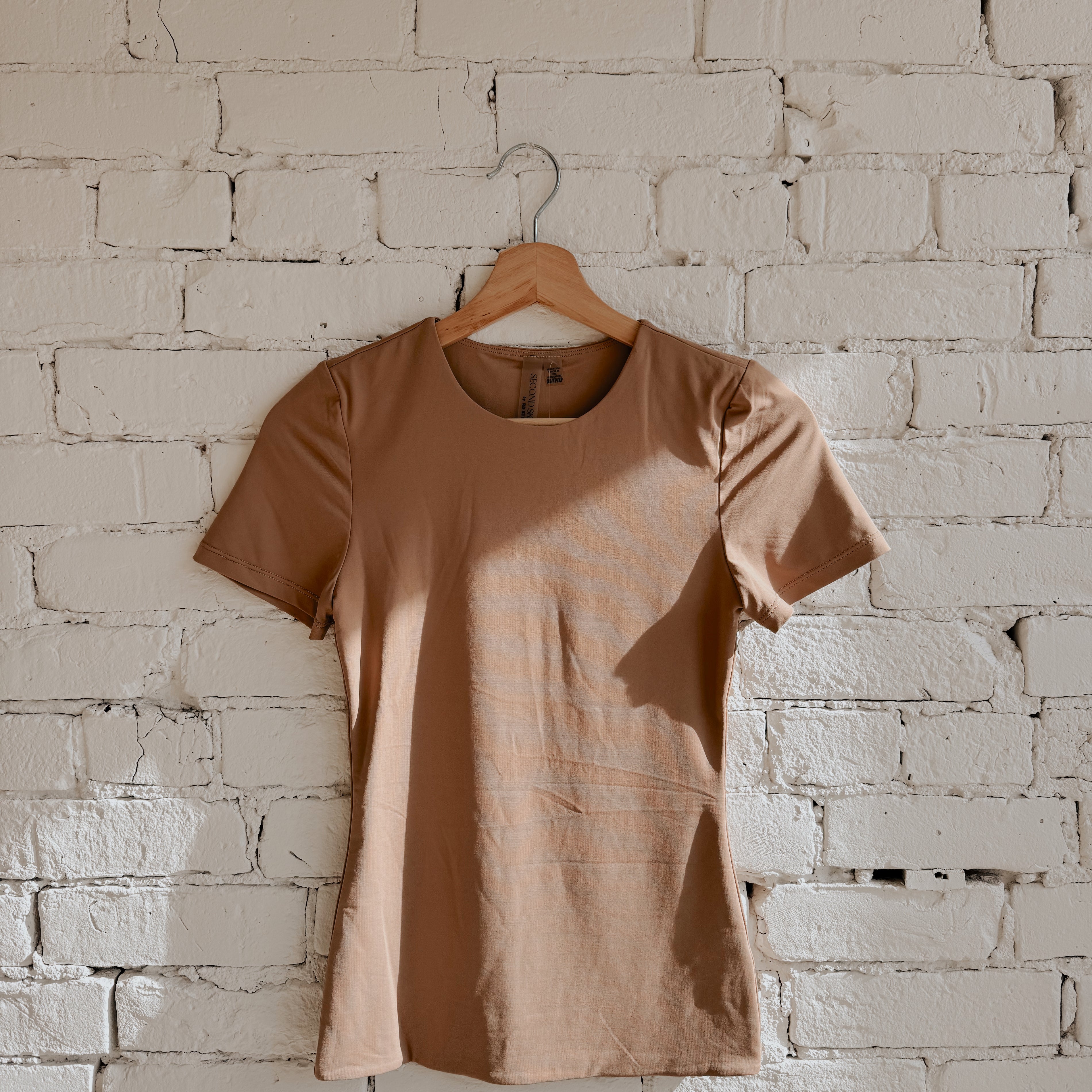 ROXI CREW NECK TEE - ALMOND