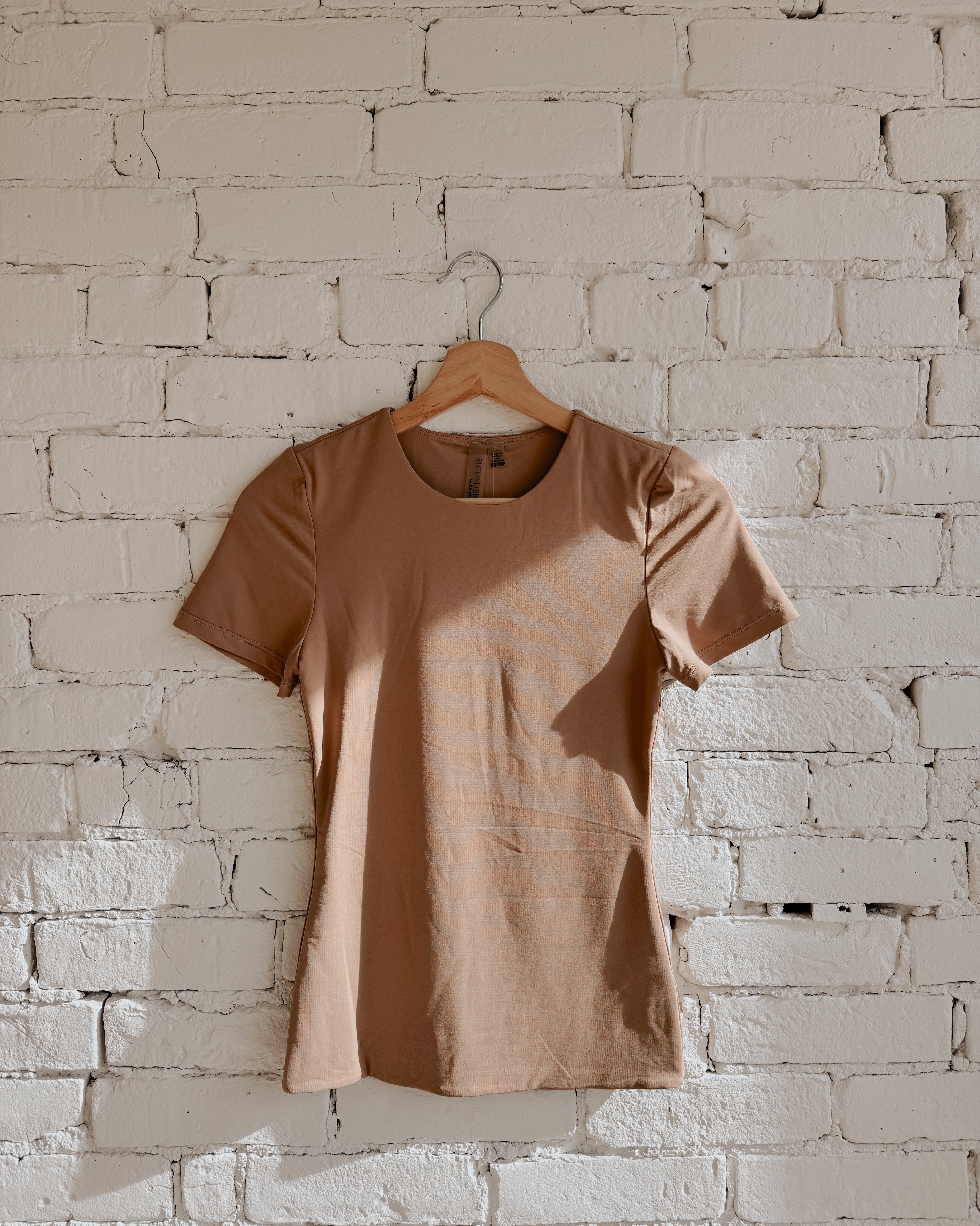 ROXI CREW NECK TEE - ALMOND