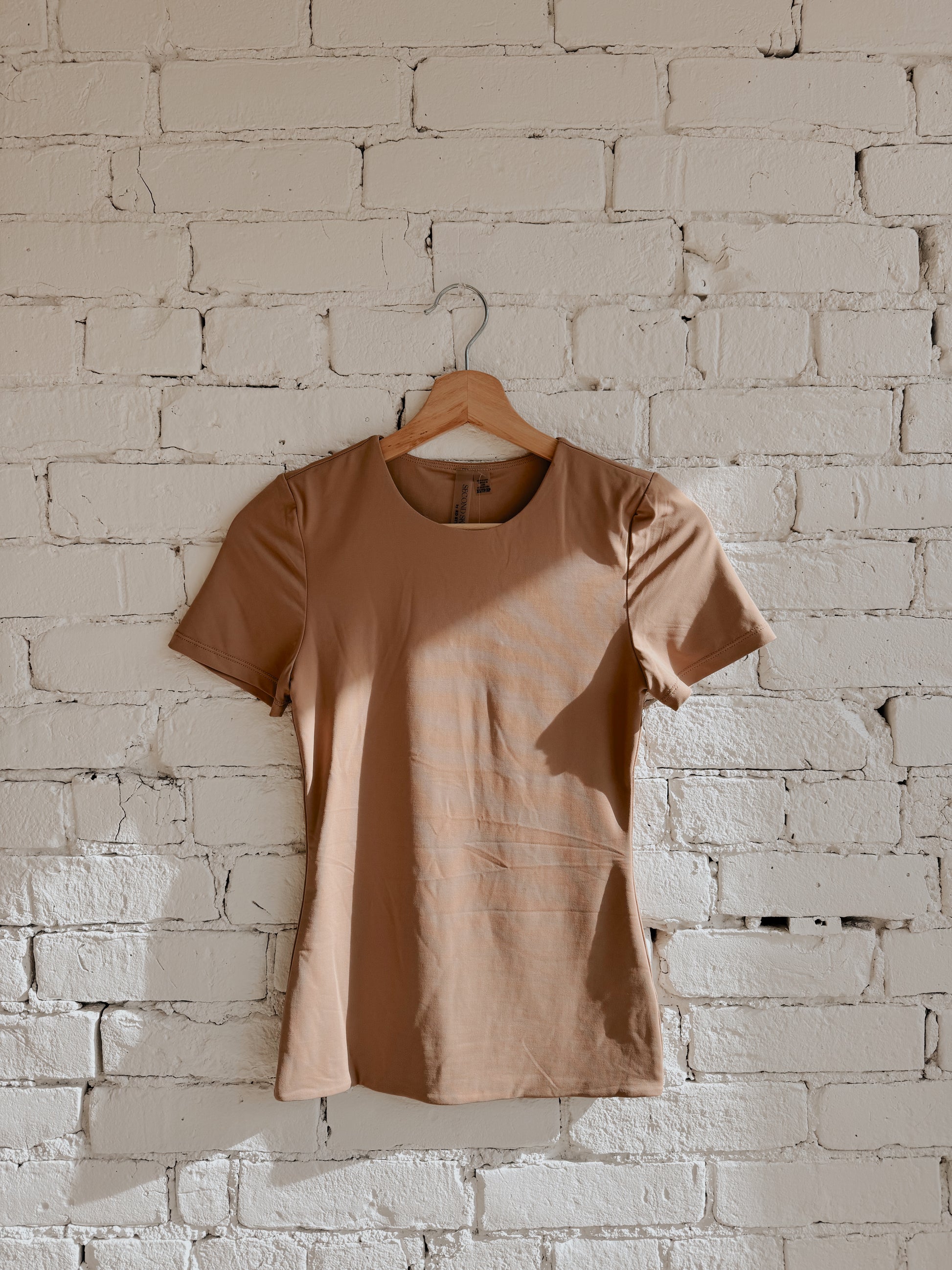 ROXI CREW NECK TEE - ALMOND