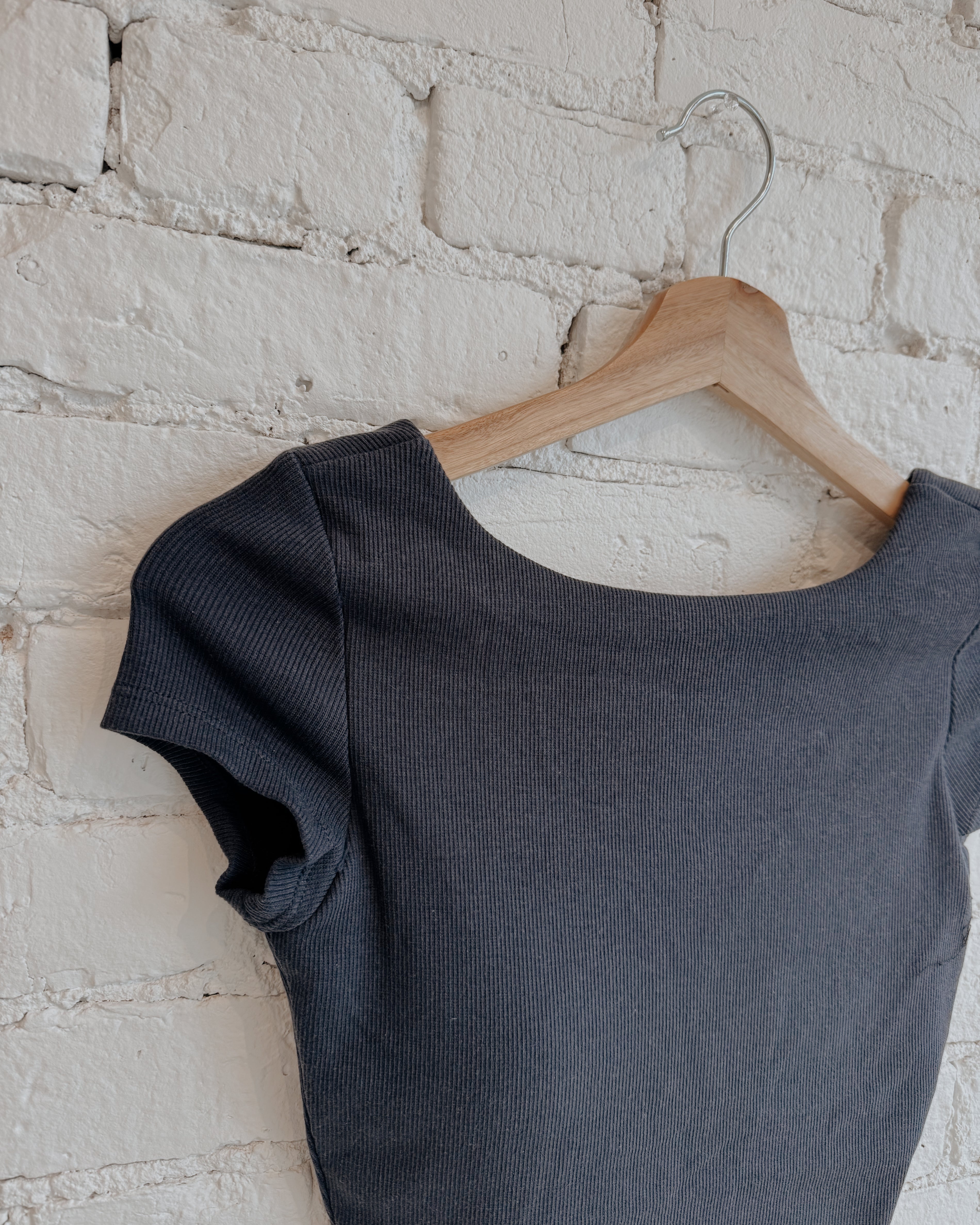 COTTON CORE BRIDA RIBBED LOW BACK TEE - SEA BLUE