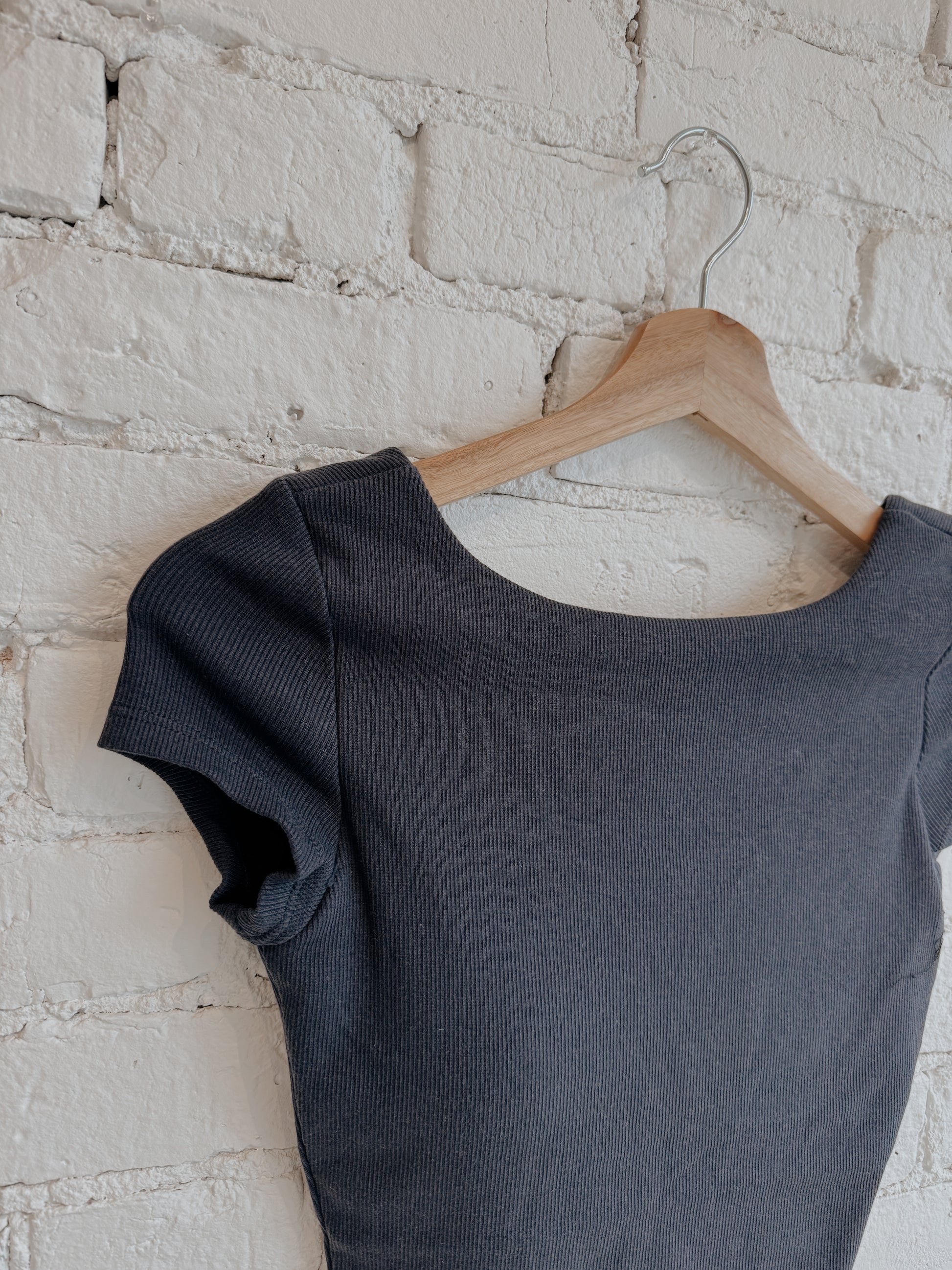 COTTON CORE BRIDA RIBBED LOW BACK TEE - SEA BLUE