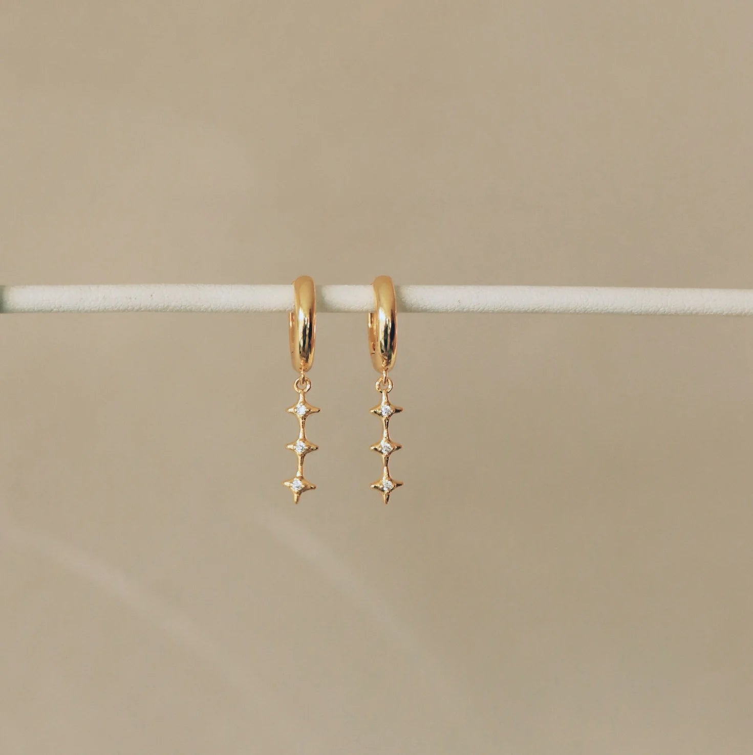 MINOSIO PENDANT EARRINGS - GOLD