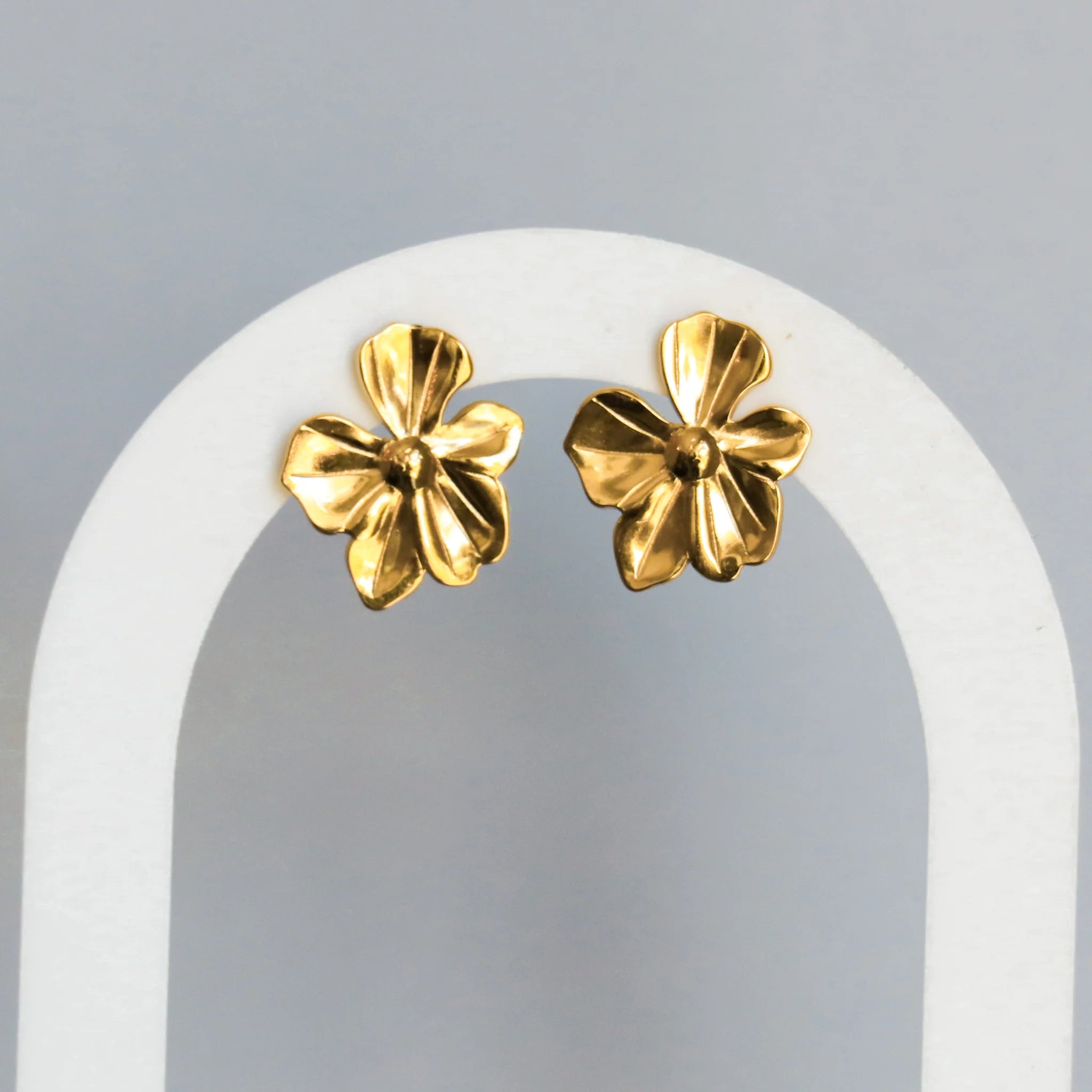 SMALL VIOLA EARRINGS - GOLD