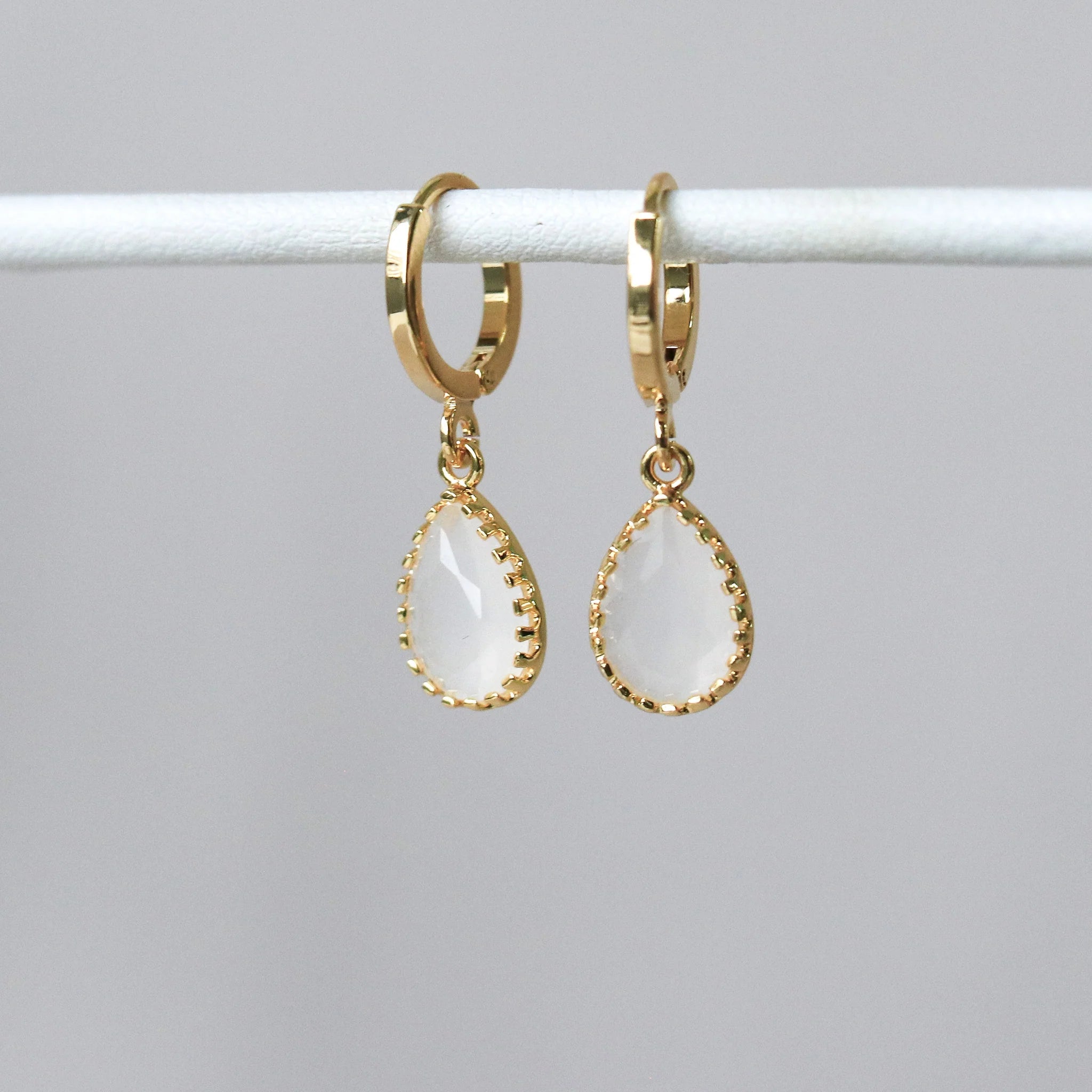 DIPO PENDANT EARRINGS - CREAM