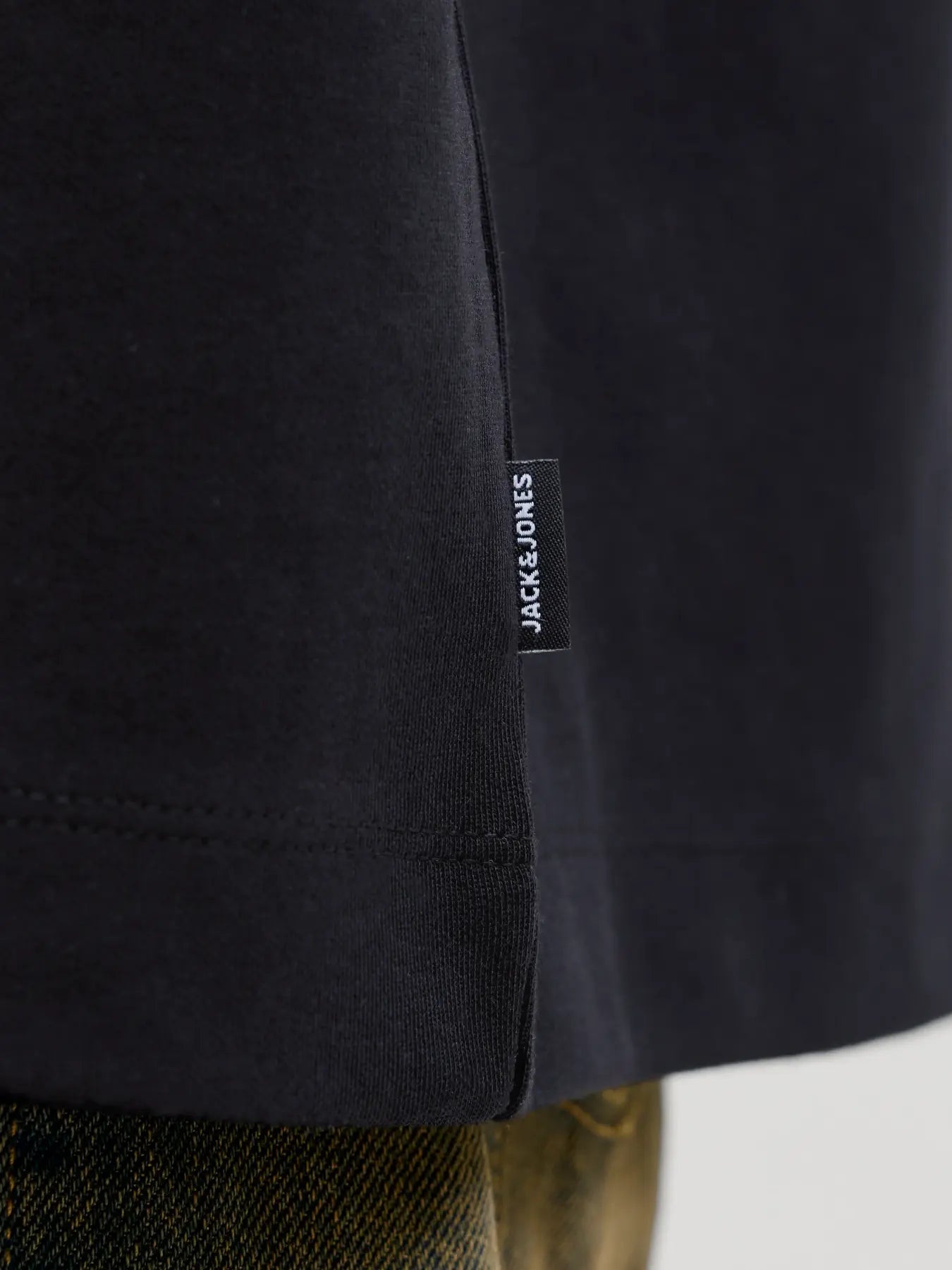 JJ BARRON O NECK TEE - BLACK