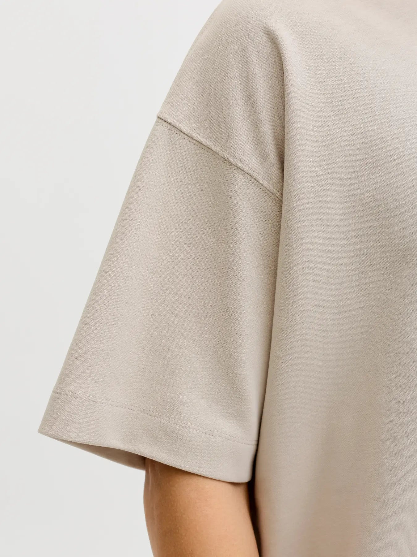 JJ BARRON O NECK TEE - MOONBEAM