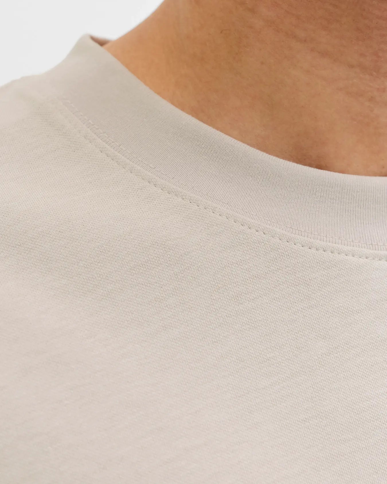 JJ BARRON O NECK TEE - MOONBEAM