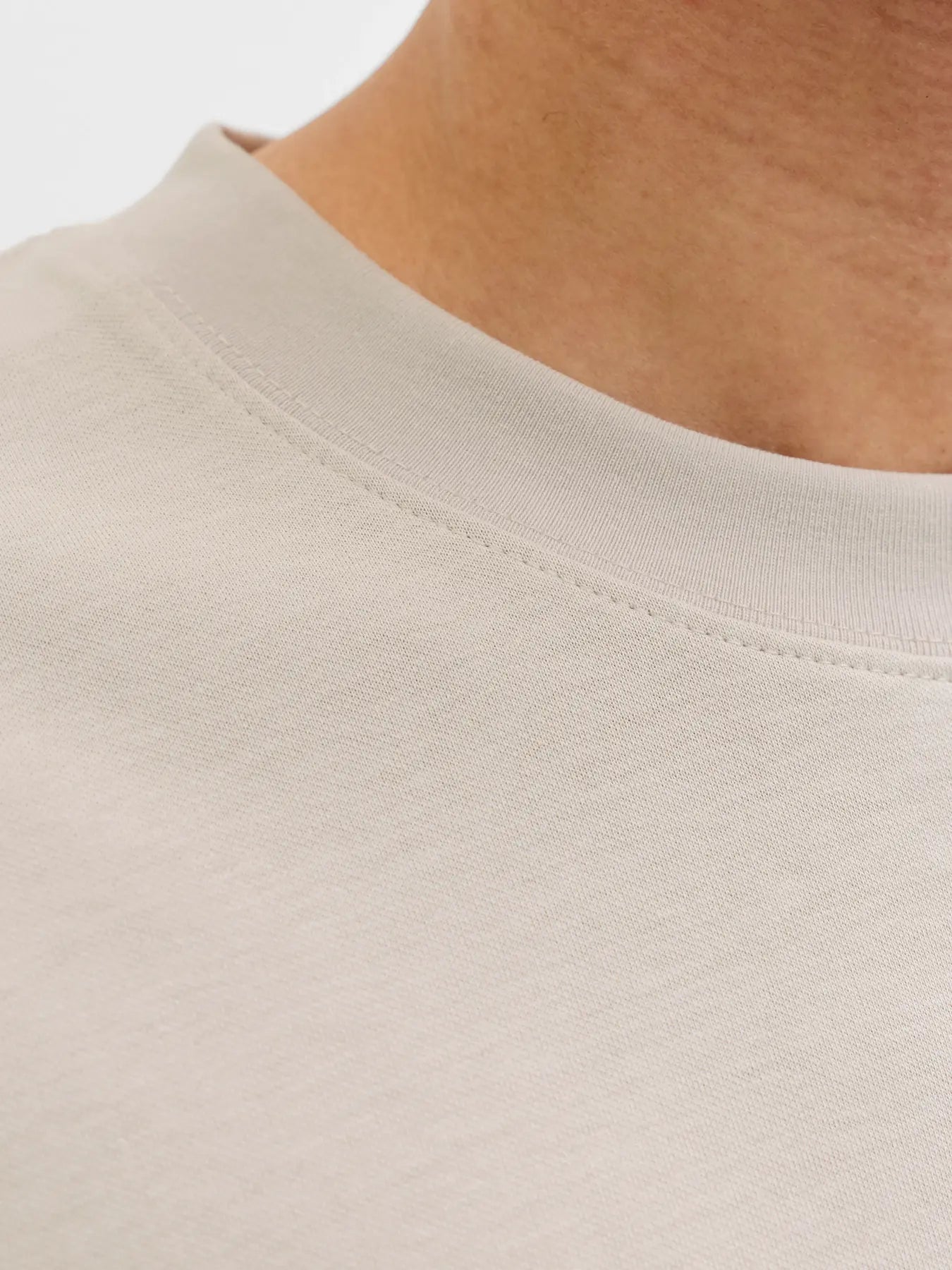 JJ BARRON O NECK TEE - MOONBEAM