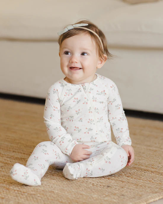 QUINCY MAE BAMBOO ZIP SLEEPER - STRAWBERRIES
