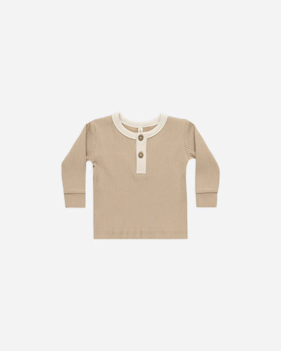 QUINCY MAE RIBBED HENLEY - LATTE