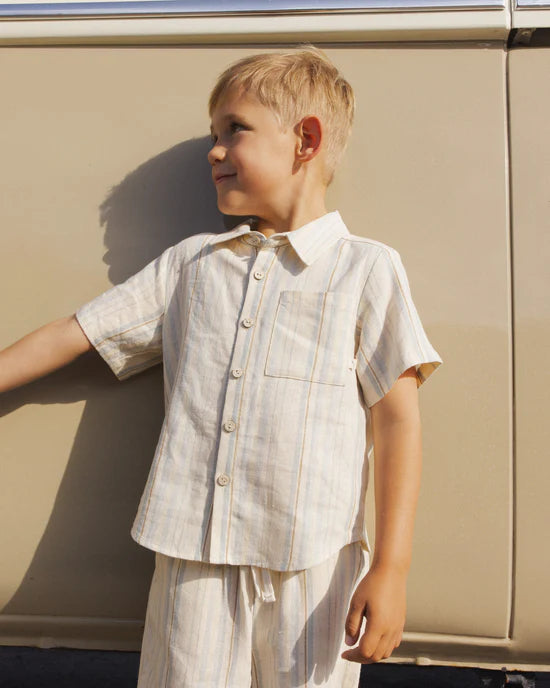 RYLEE + CRU COLLARED SHORT SLEEVE SHIRT - SEA STRIPE