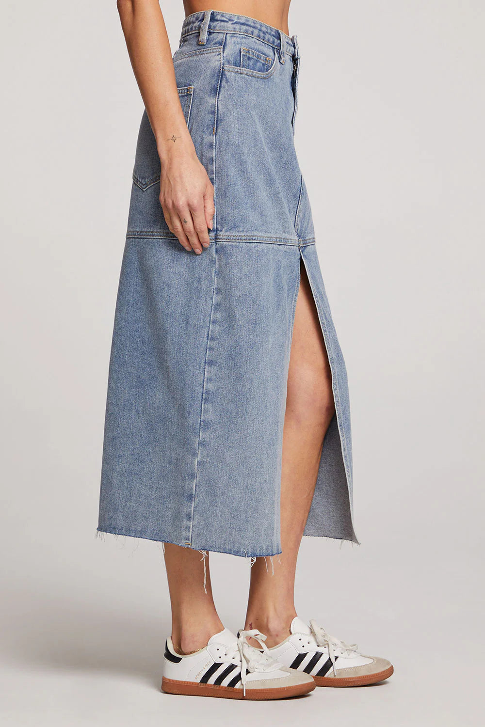 SALTWATER LUXE PARKER SKIRT - STONEWASH DENIM